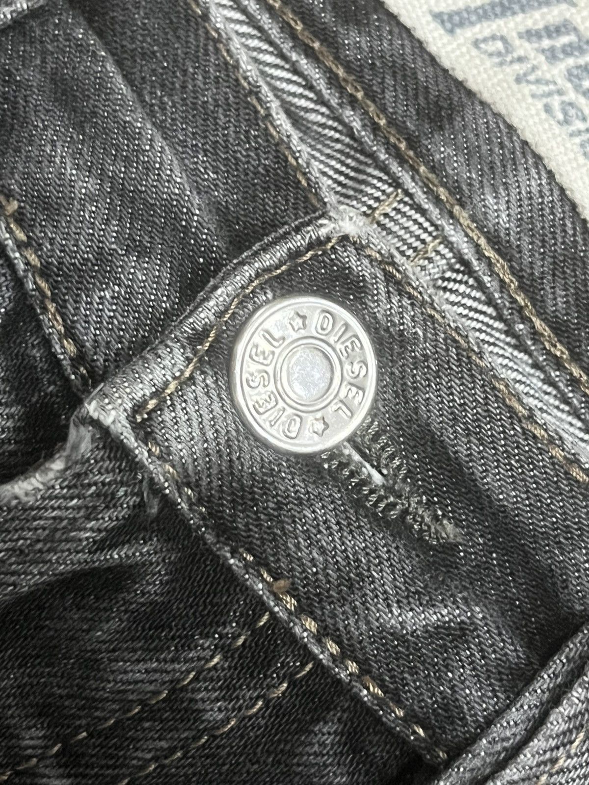 Diesel Vintage Diesel Industry Buttonfly Distressed Whisker Jeans Size 26" / US 2 / IT 38 - 8 Thumbnail