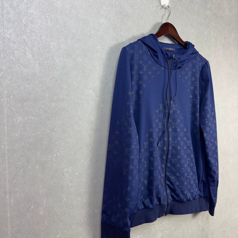 Louis Vuitton Louis Vuitton Full-print hooded zip-up fitted long-sleeve Size US L / EU 52-54 / 3 - 3 Thumbnail