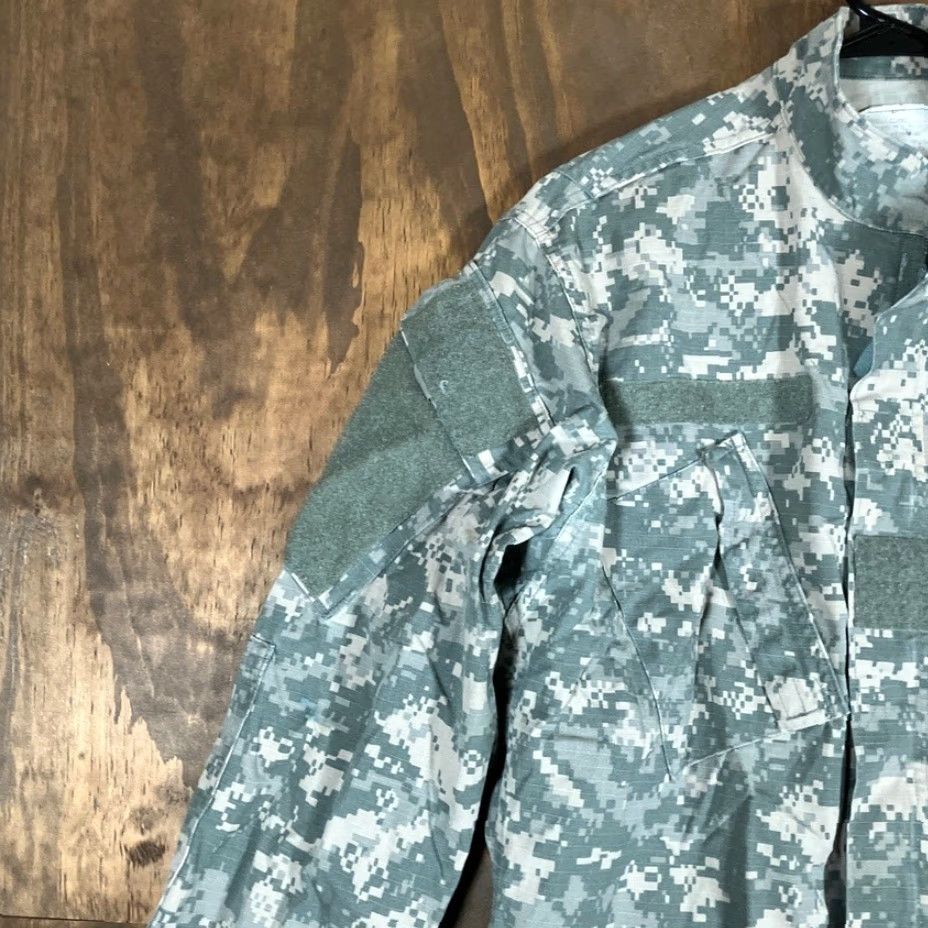 Vintage VINTAGE Army Combat Mens Coat ACU Green Camouflage UCP Uniform Digicam Small Long Jacket Mens Green Camouflage ACU Digicam Small Long Size US S / EU 44-46 / 1 - 4 Thumbnail