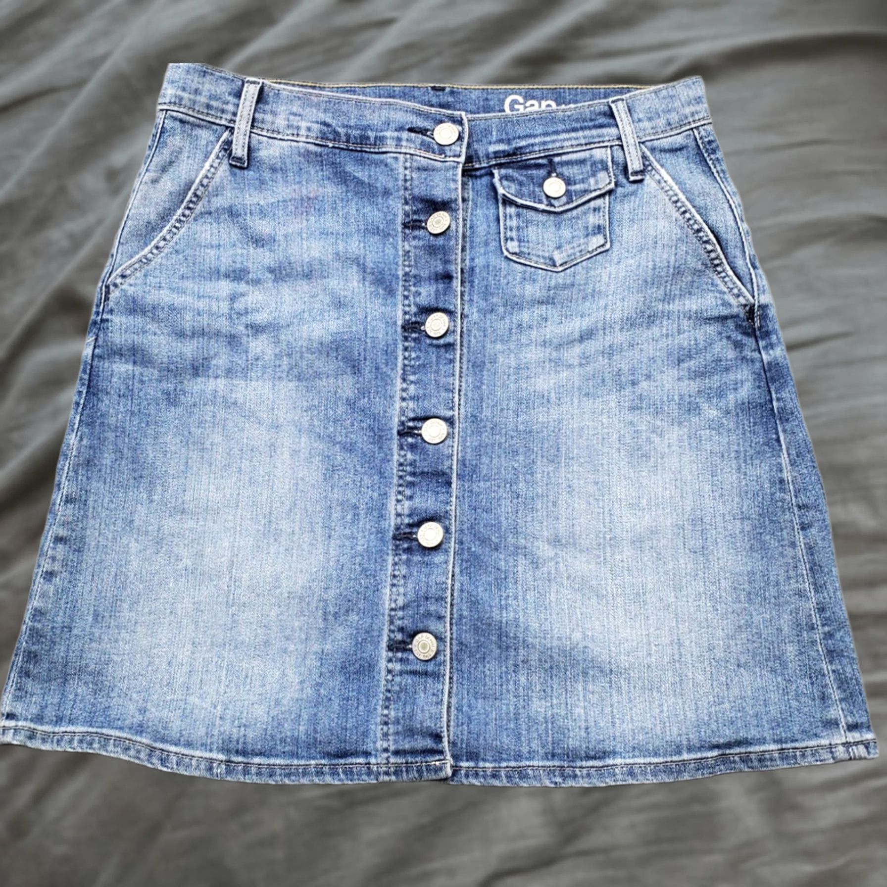Gap Gap Jeans Midi Skirt Womens 27 Blue Denim Medium Wash Pockets Button Front Slit Pockets A-Line Casual Shirt not; Size 27" / US 4 / IT 40 - 1 Thumbnail