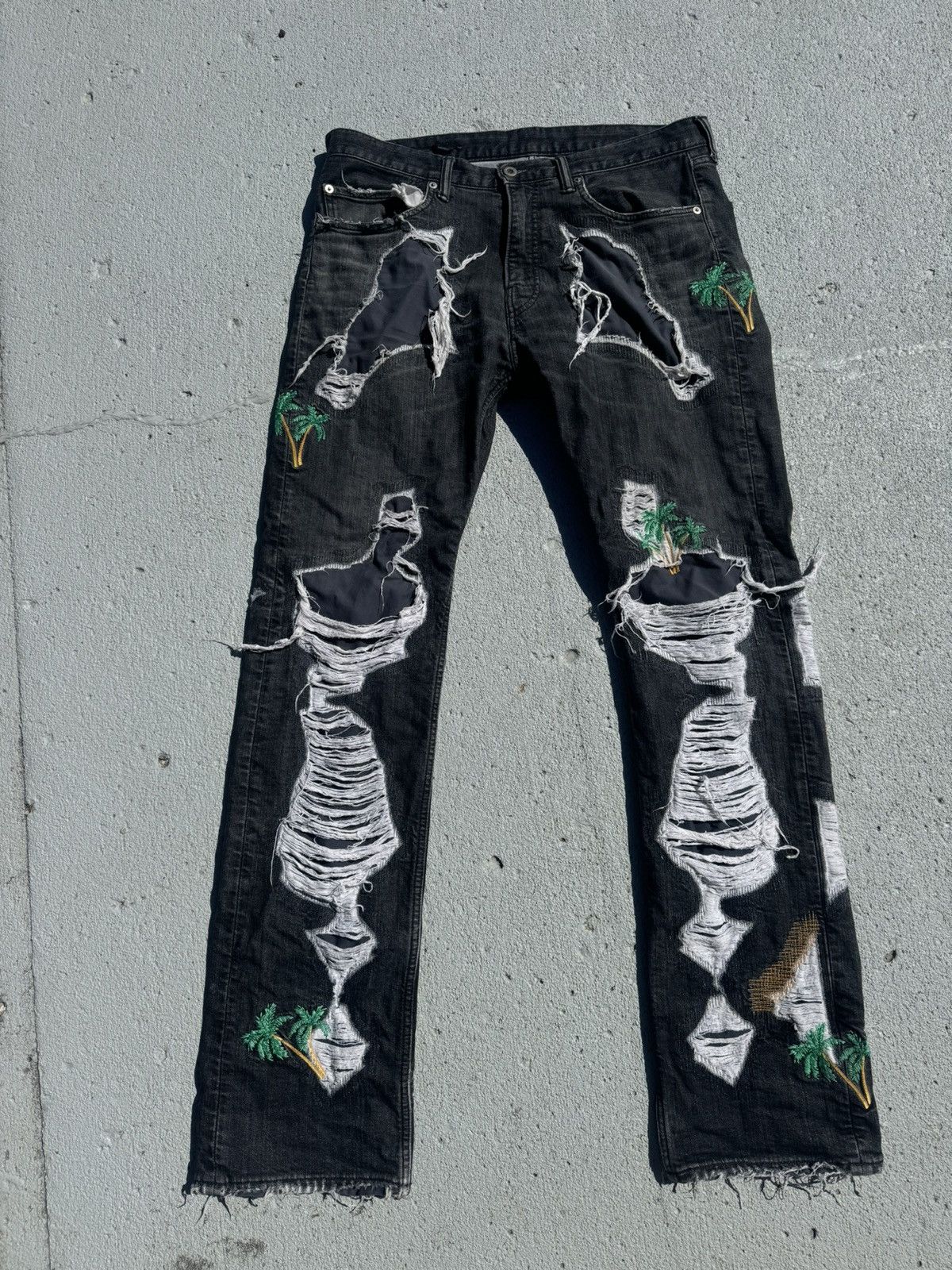 Vlone ジーンズ Vlone x Endless Embroidered and Distressed Denim Jeans Neon