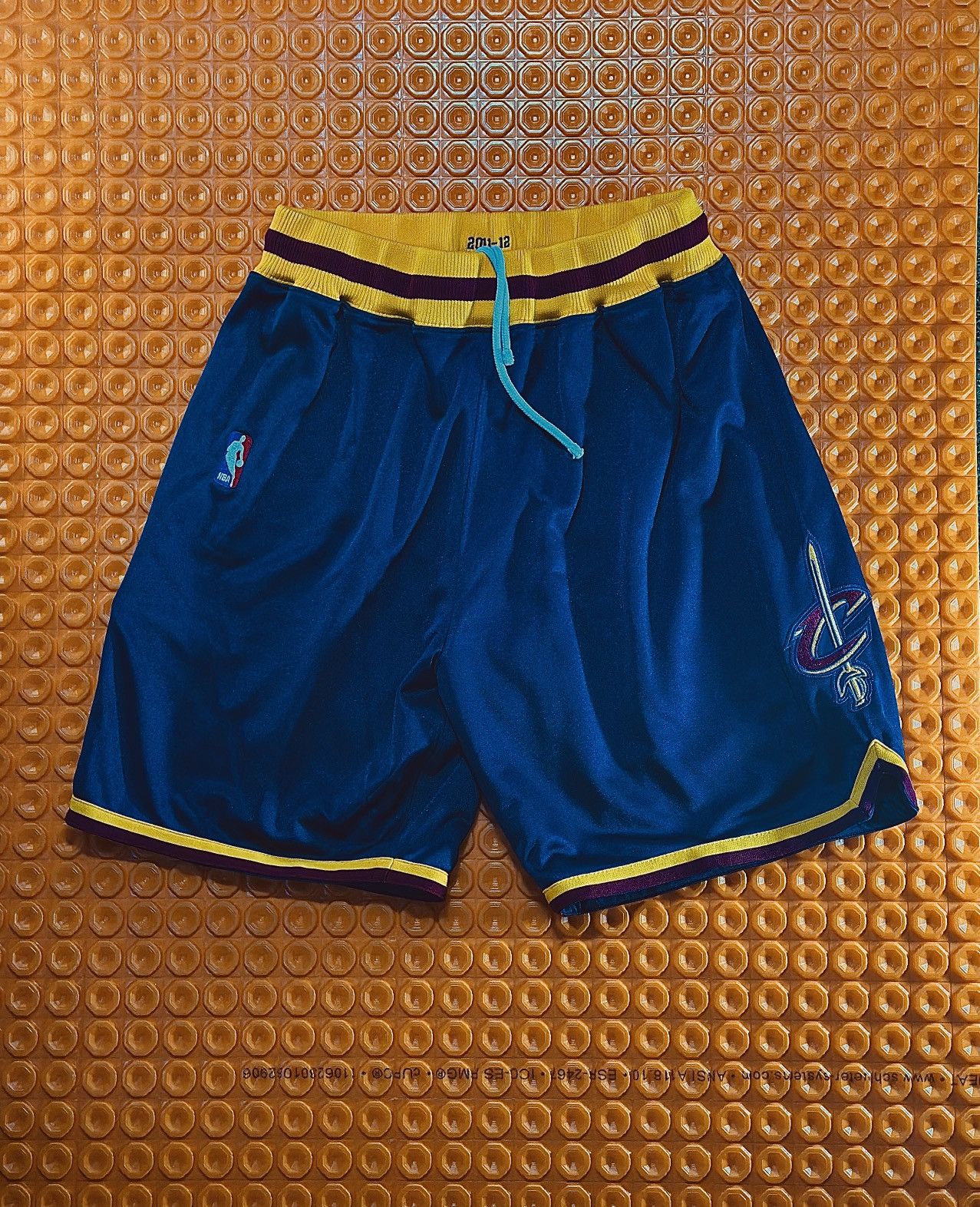 Mitchell & Ness Mitchell+Ness Authentic Cleveland Cavs Away Shorts Men’s L Size US 34 / EU 50 - 4 Thumbnail