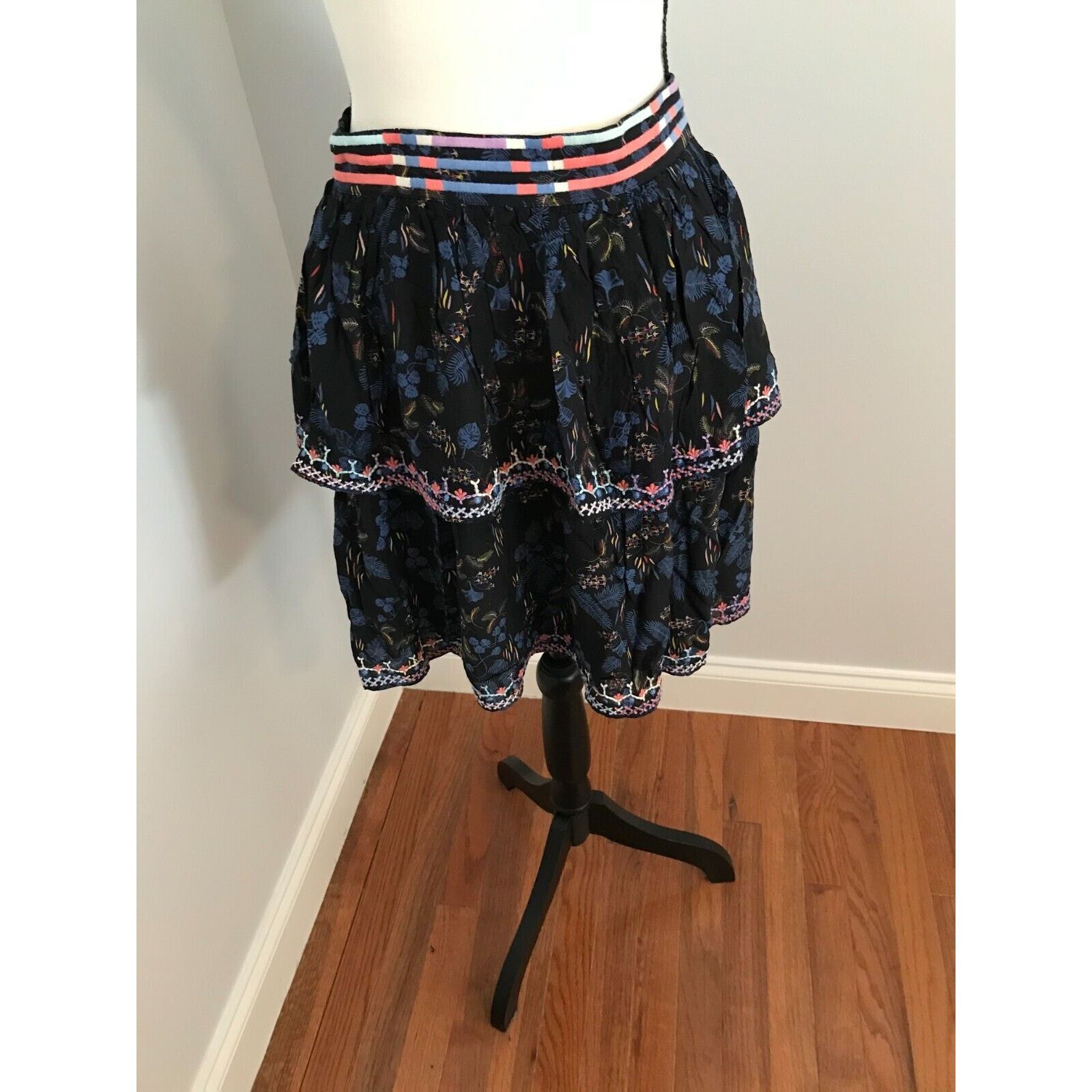 Anthropologie Anthropologie Let Me Be Tiered Boho Floral Print Mini Skirt Size 30" / US 8 / IT 44 - 1 Thumbnail