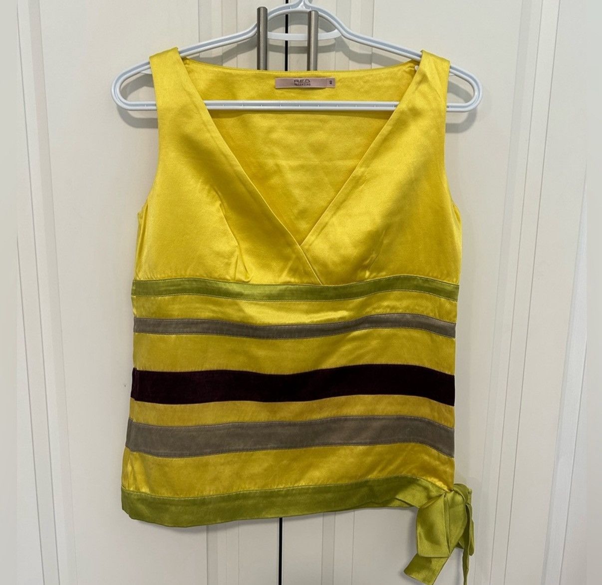 RED Valentino Authentic Red Valentino Vintage Yellow/Green/Burgundy Top Size M / US 6-8 / IT 42-44 - 1 Thumbnail
