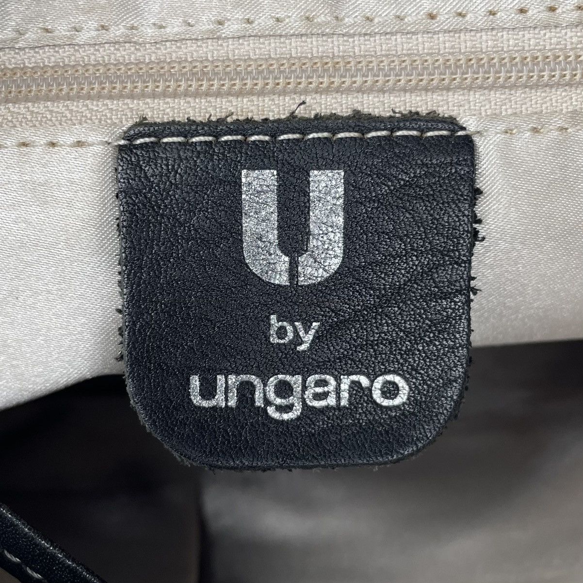Japanese Brand × Ungaro Paris U by Ungaro Unisex Black Crossbody Trim by Leather Size ONE SIZE - 13 Thumbnail