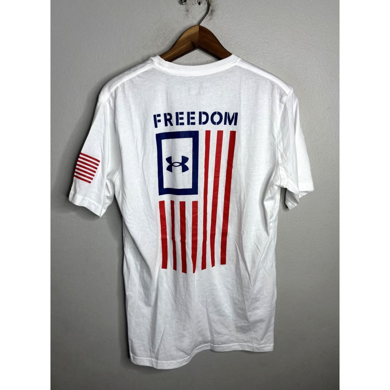Under Armour Under Armour Freedom Shirt Mens Small White Graphic American Flag Tee NWT Size US S / EU 44-46 / 1 - 5 Thumbnail