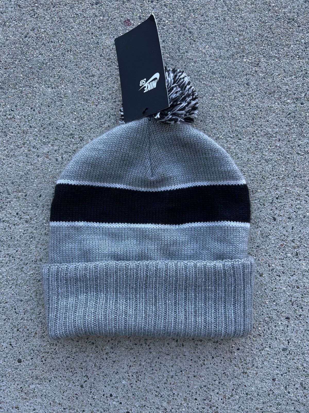 Nike Brand New Nike SB Grey/Black Snowboarding/Ski Beanie Size ONE SIZE - 2 Thumbnail