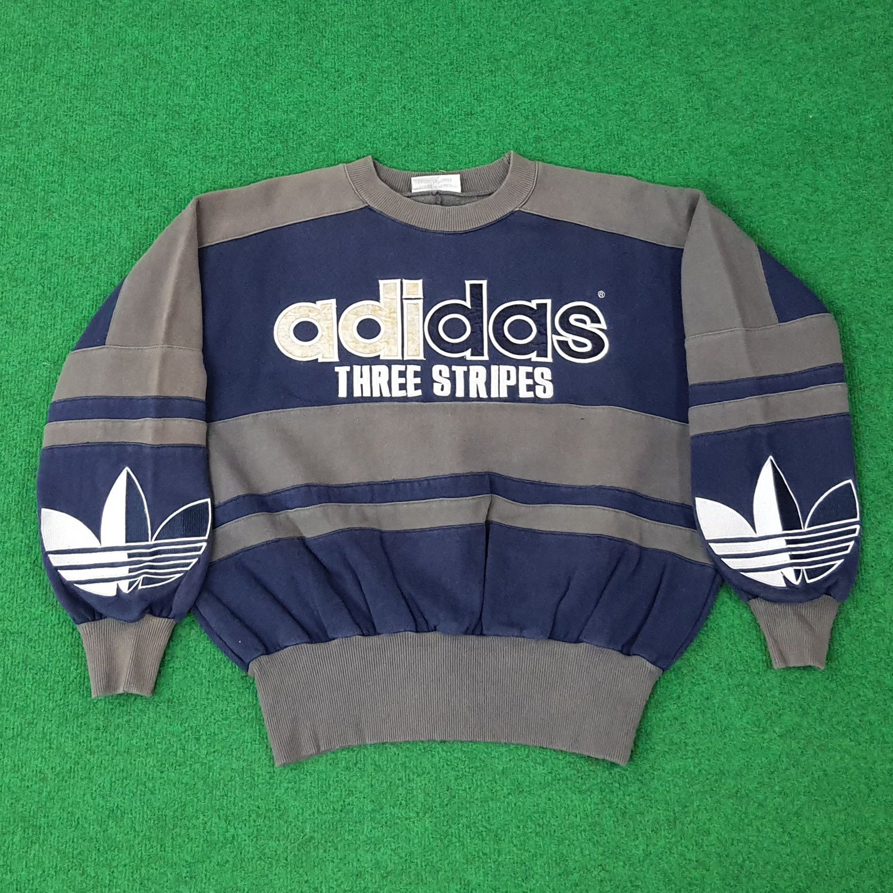 Adidas Vintage Adidas Three Stripes Retro Logo Sweatshirt C256N20 Size US M / EU 48-50 / 2 - 1 Thumbnail