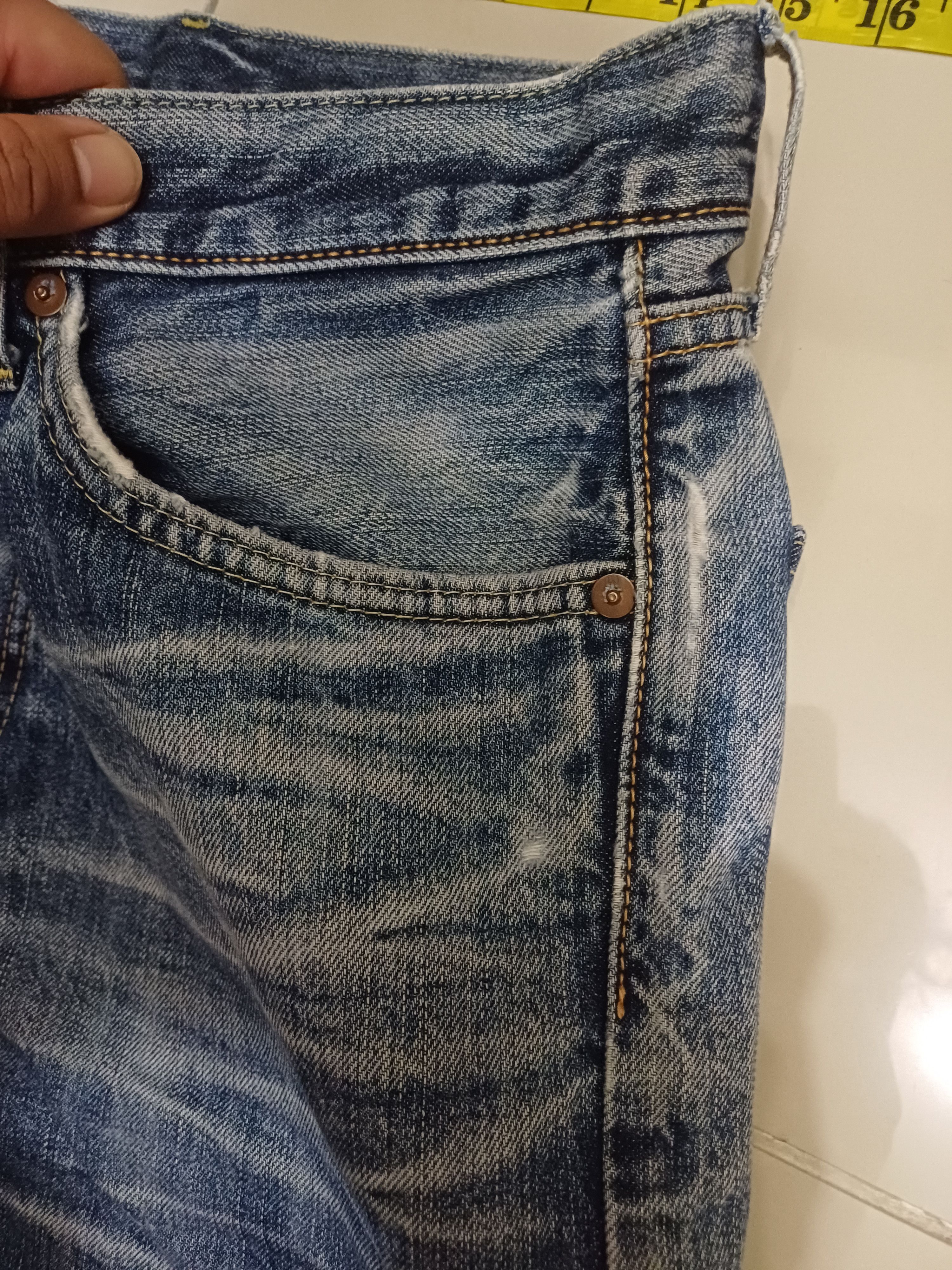 Japanese Brand × Uniqlo S002 Vintage Uniqlo Nice Faded Patina Distressed Jeans Size US 33 - 15 Thumbnail
