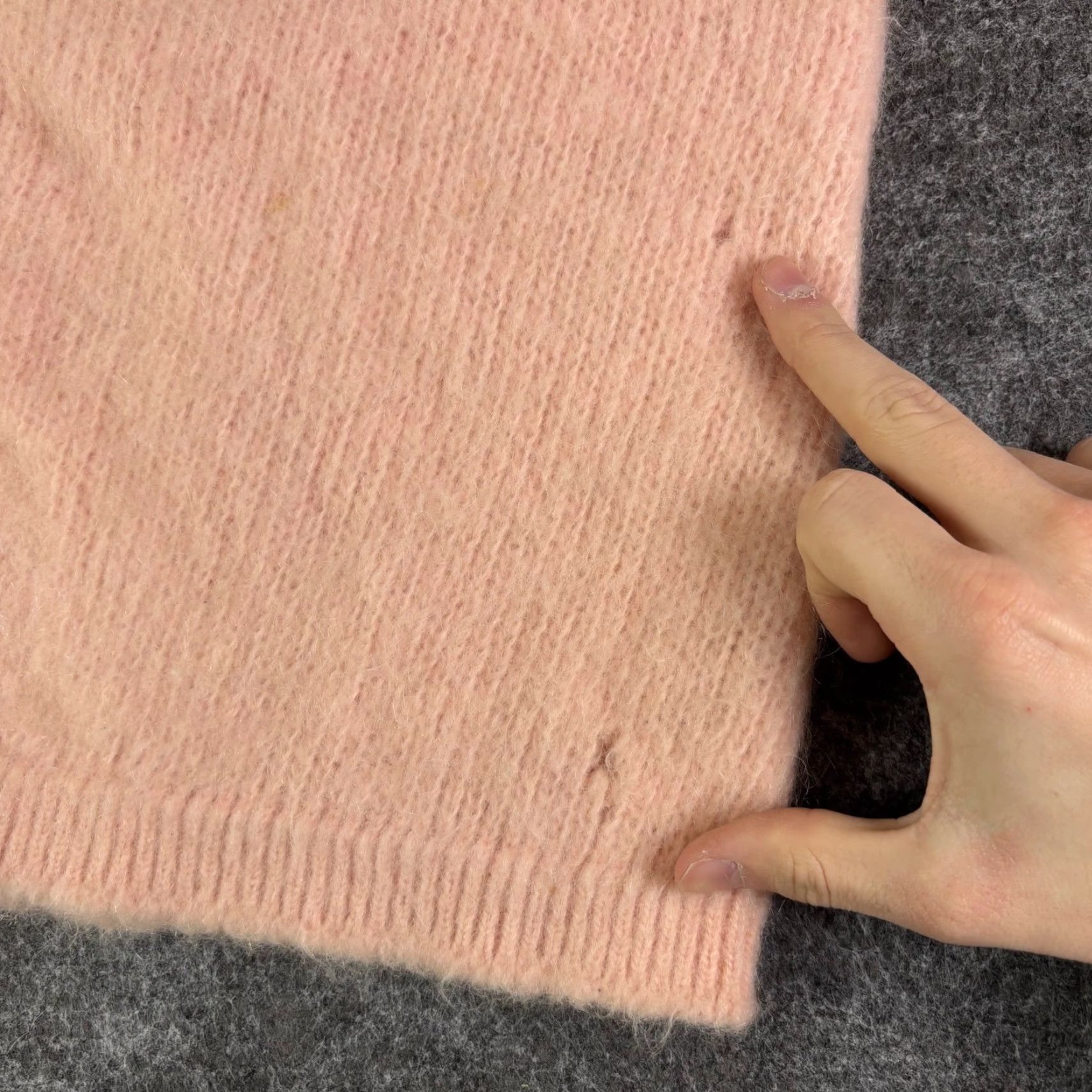 Vintage VINTAGE Vardon Soft Pink Fuzzy Mohair Blend Cardigan Sweater Women's S Pink 90s Button Size S / US 4 / IT 40 - 6 Thumbnail