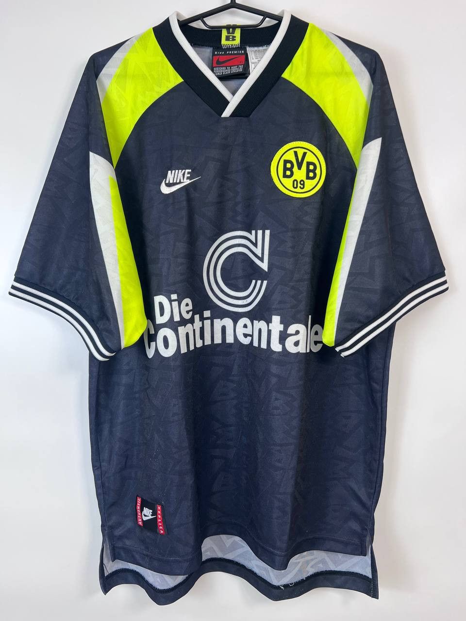 Nike BORUSSIA DORTMUND 1995-1996 MOLLER AWAY SOCCER JERSEY Sz XL Size US XL / EU 56 / 4 - 1 Thumbnail