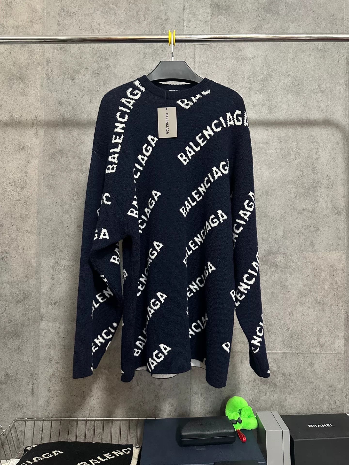 Balenciaga balenciaga logo knit sweater in navy blue Size US S / EU 44-46 / 1 - 1 Thumbnail
