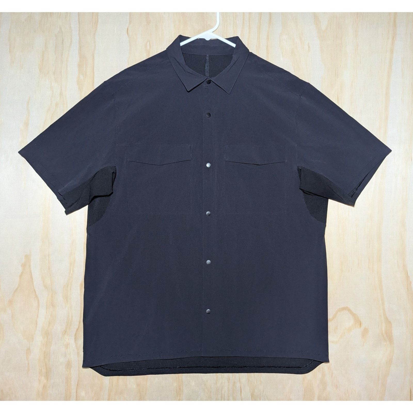 Lululemon Lululemon Men's XL Shirt Black Short Sleeve Snap Button Up Size US XL / EU 56 / 4 - 1 Thumbnail