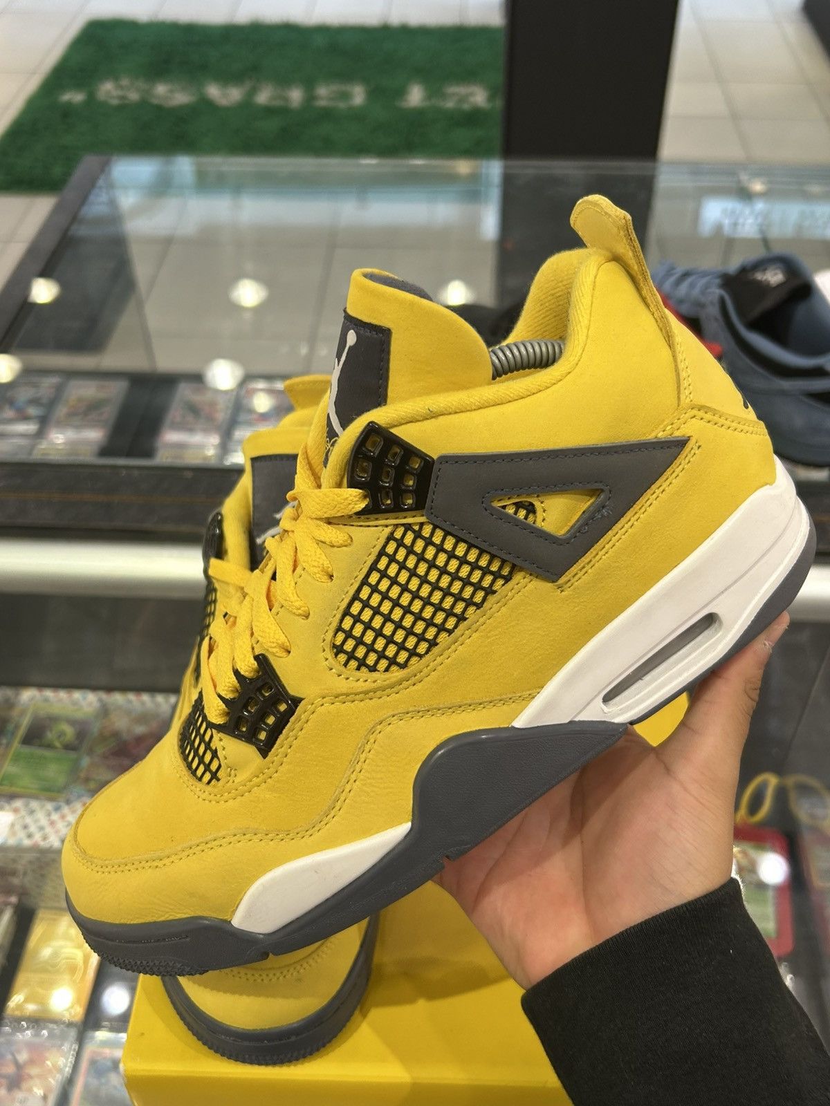 Jordan Brand Jordan 4 lightning 2021 Size US 9 / EU 42 - 2 Thumbnail