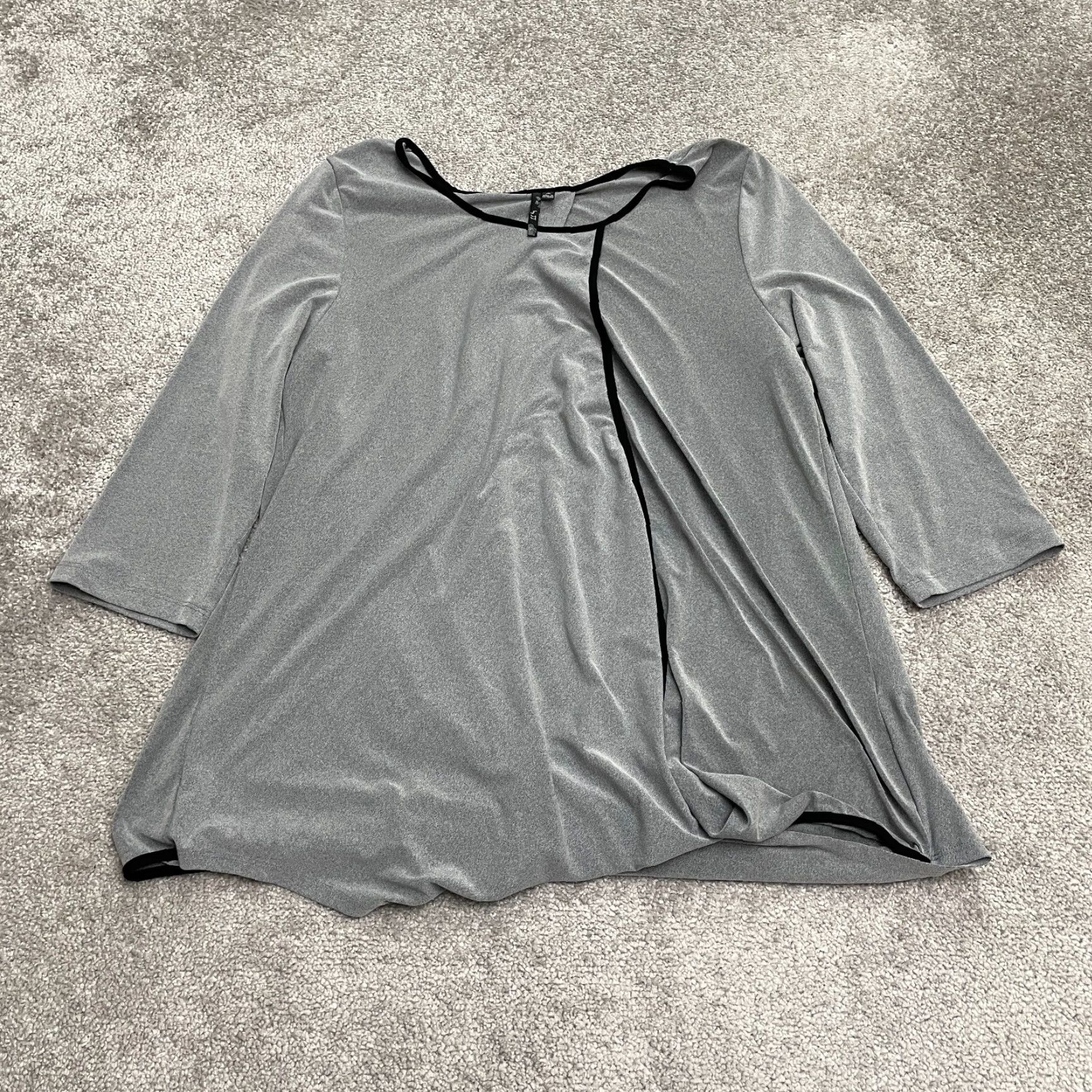 Vintage By JJ Tunic Blouse Women 3/4 Sleeve Round Neck Gray Medium Knit Polyester Spandex Casual Stretch Comfortable Regular Womens Size M / US 6-8 / IT 42-44 - 2 Thumbnail