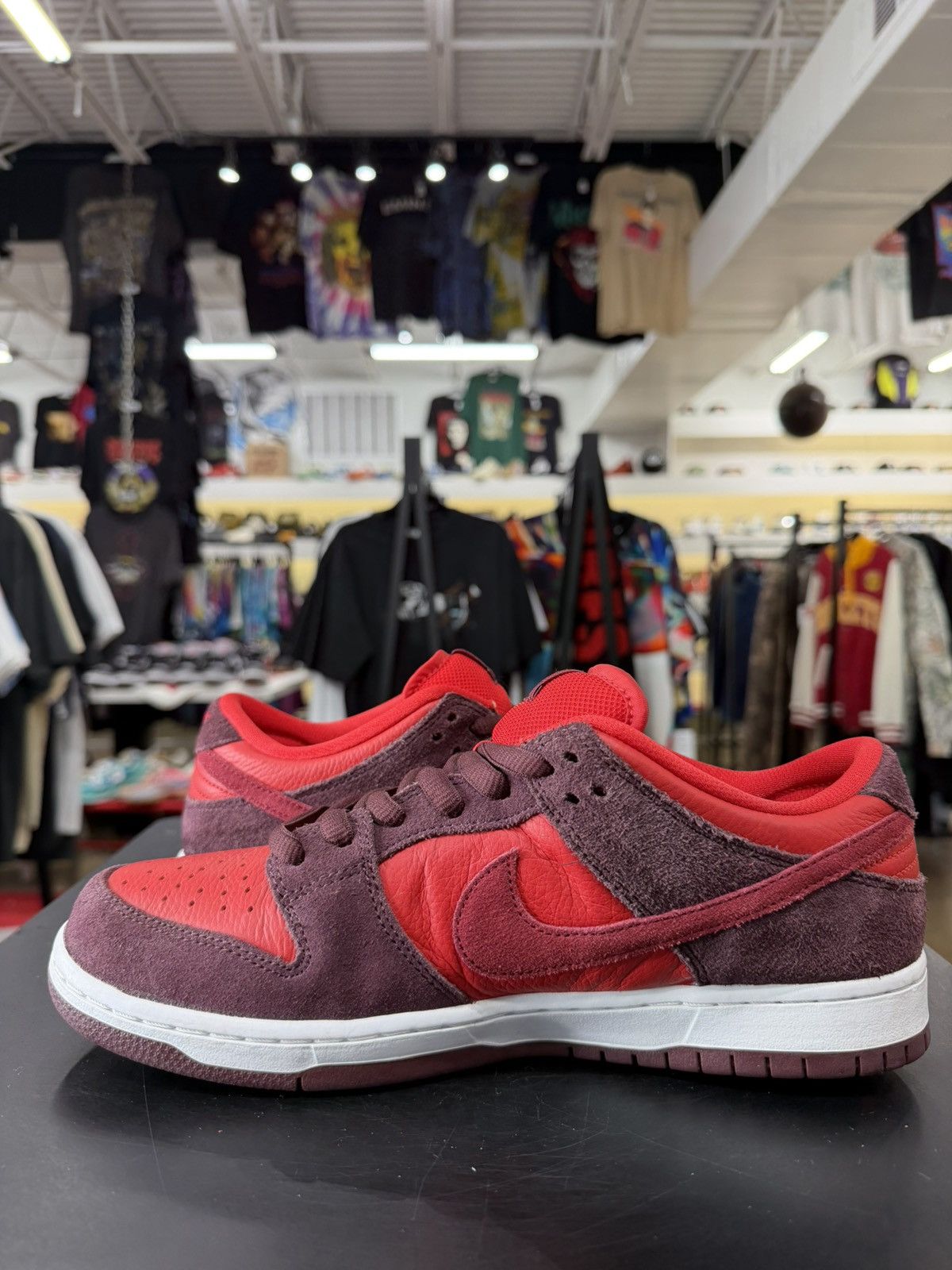 Nike Nike SB Dunk Low Cherry Size 9.5 (2022) Size US 9.5 / EU 42-43 - 4 Thumbnail