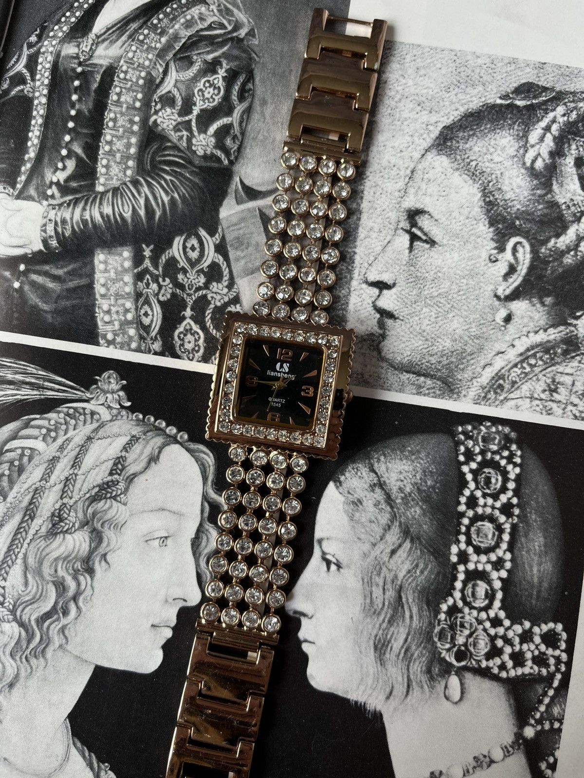 Liansheng Quartz Luxury Watch with Rhinestones