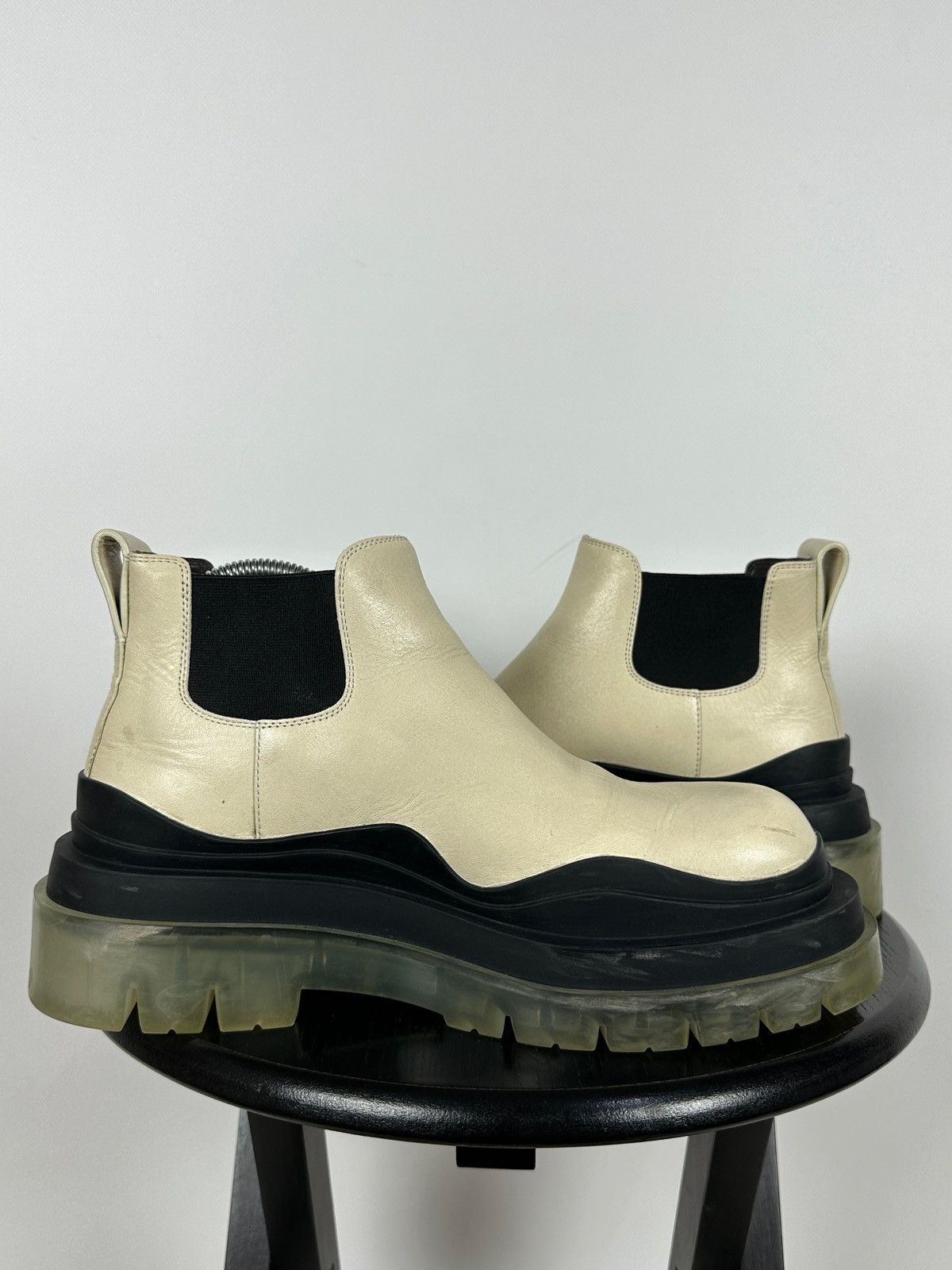Bottega Veneta Bottega Veneta Cream Leather Ankle Chelsea Boots Size US 9.5 / IT 39.5 - 11 Thumbnail