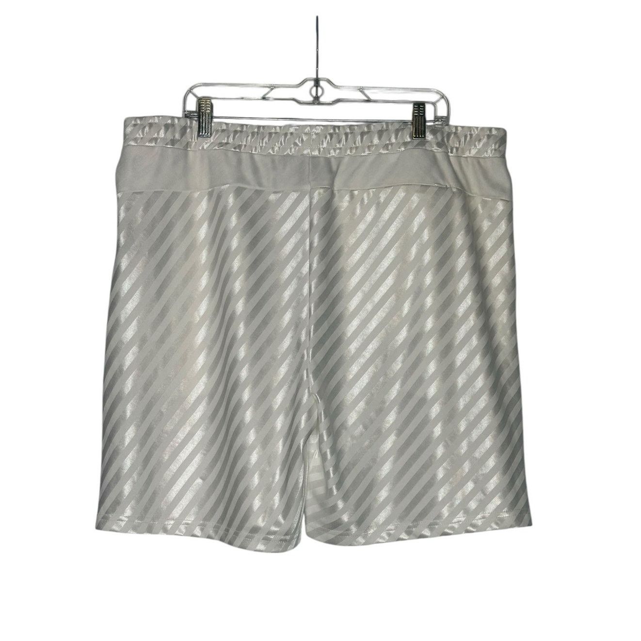 Paper Planes Planes Airways Soccer white Shorts size 2X Size US 42 / EU 58 - 2 Thumbnail