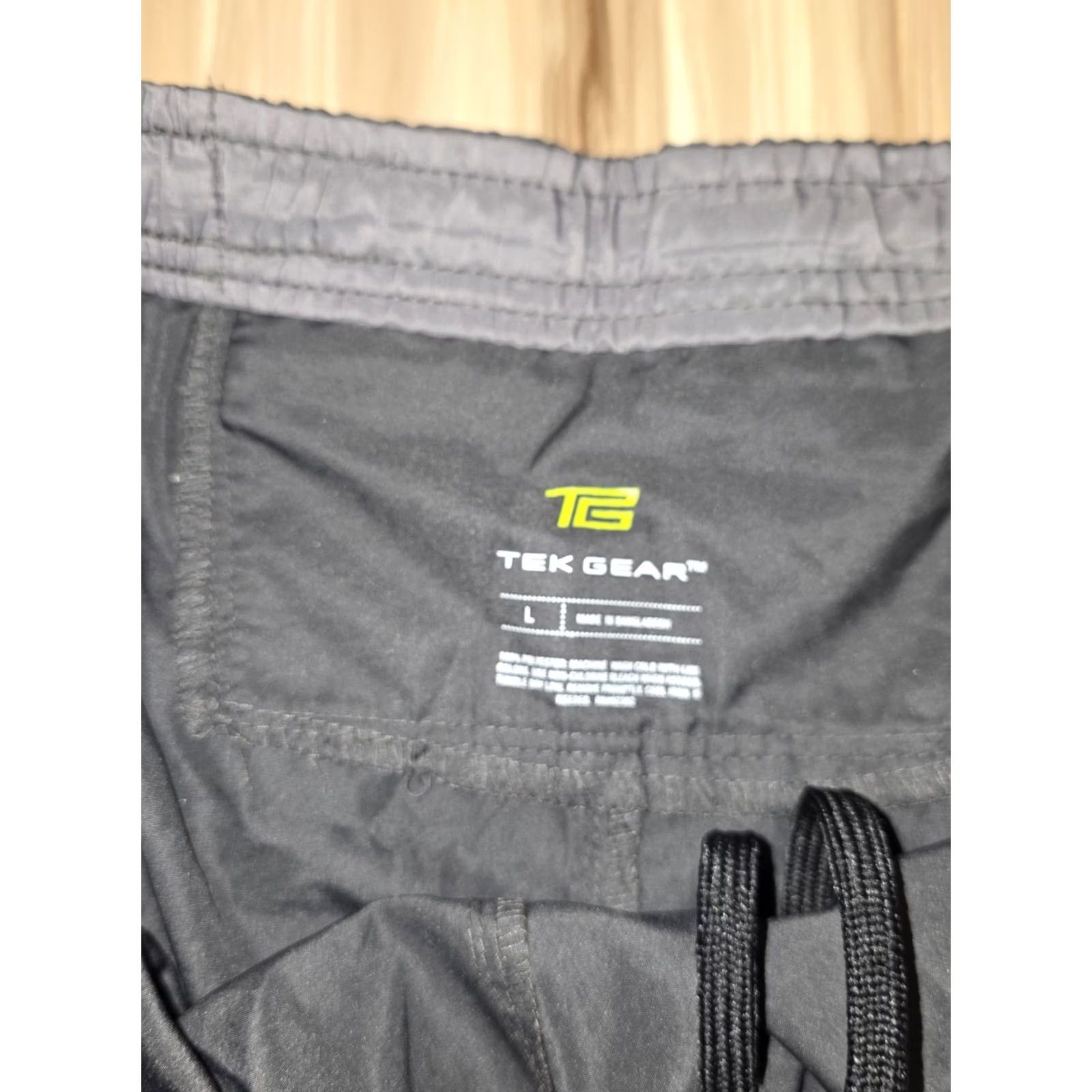 Tek Gear Tek Gear Shorts Black Stripe Grey Large Rn 82382 100% Polyester Men Athletic Activewear L Black Striped Polyester Tek Gear Mens Shorts Size US 33 - 3 Thumbnail