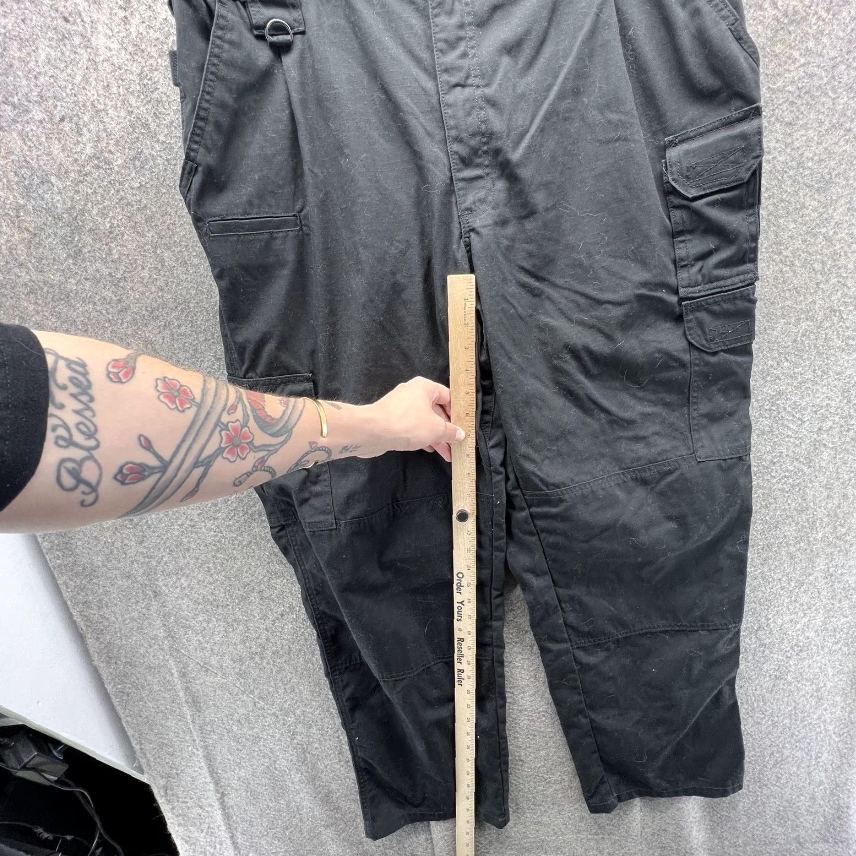 Vintage 5.11 Tactical Cargo Pants Mens 40x32 Black Elastic Workwear Pockets Slim Straight Leg Hat? (Note: This line seems off) Size US 40 / EU 56 - 3 Thumbnail