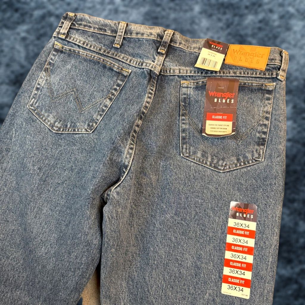 Wrangler Wrangler Jeans Men 36x34 Blues 10WB9020GI Classic Fit Denim Straight 5-Pocket Zip Fly Button NWT Blue Jeans Reg 36 Inseam 34 Size US 36 / EU 52 - 1 Thumbnail
