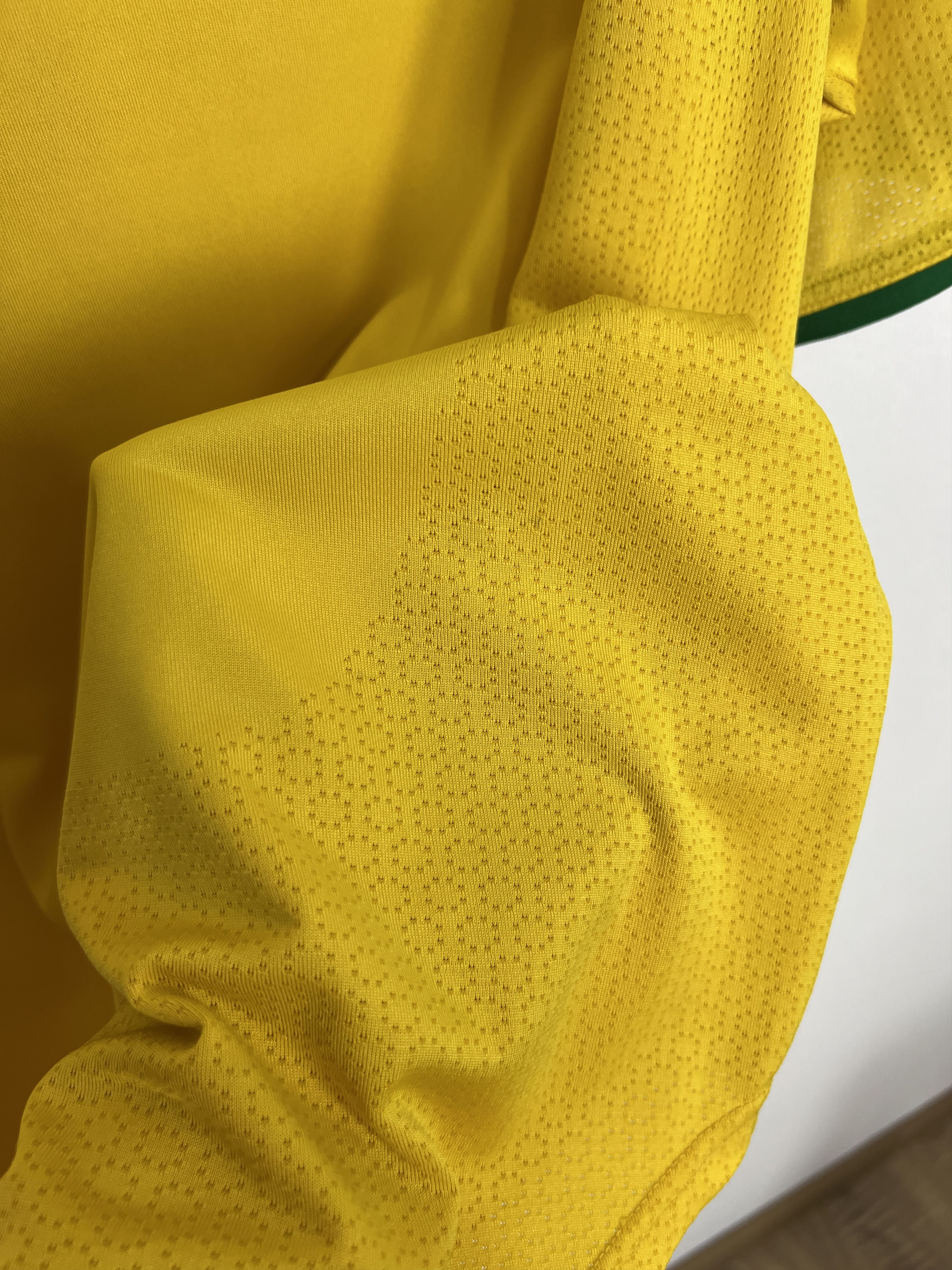 Nike Brazil Home football shirt 2000 Soccer Nike Jersey Trikot Size US L / EU 52-54 / 3 - 8 Thumbnail