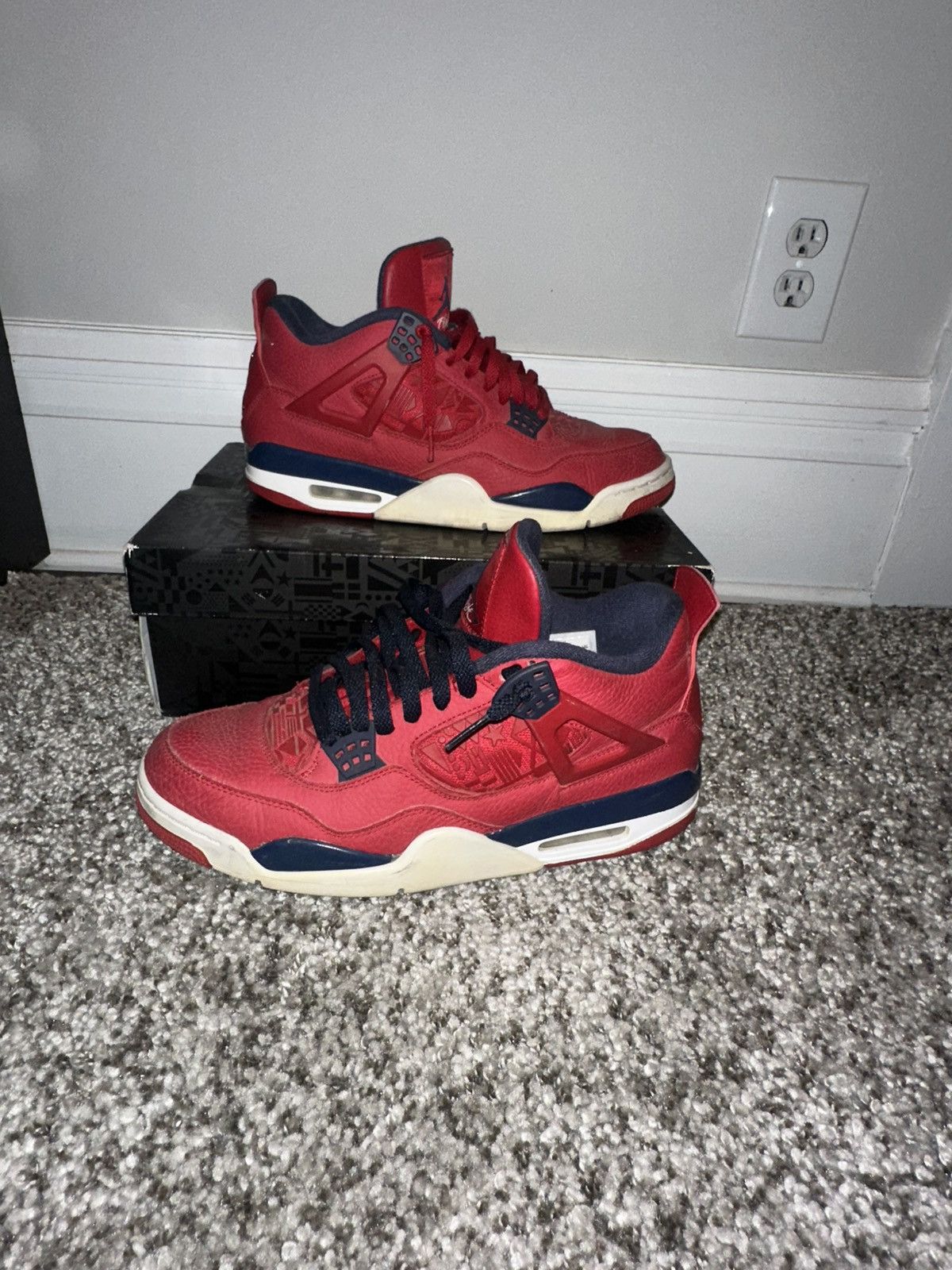 Jordan Brand Jordan 4 “Fiba” Size US 10.5 / EU 43-44 - 2 Thumbnail