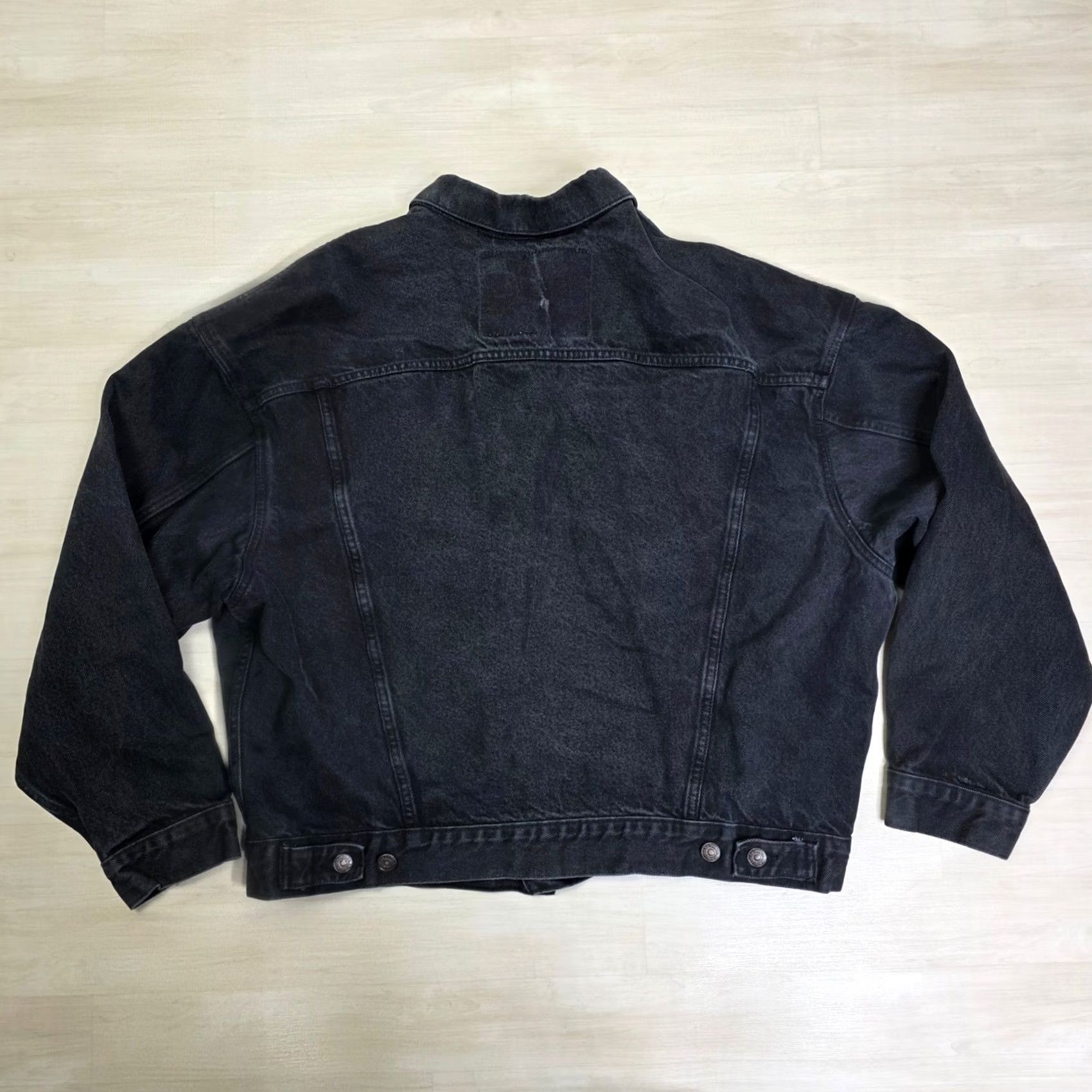 Levi's VINTAGE Levi's 70598-4159 Black Denim Jean Jacket Big Patch XL Jacket Men Jeans 90s Casual Front Button Pocket Denim Size US 36 / EU 52 - 2 Thumbnail