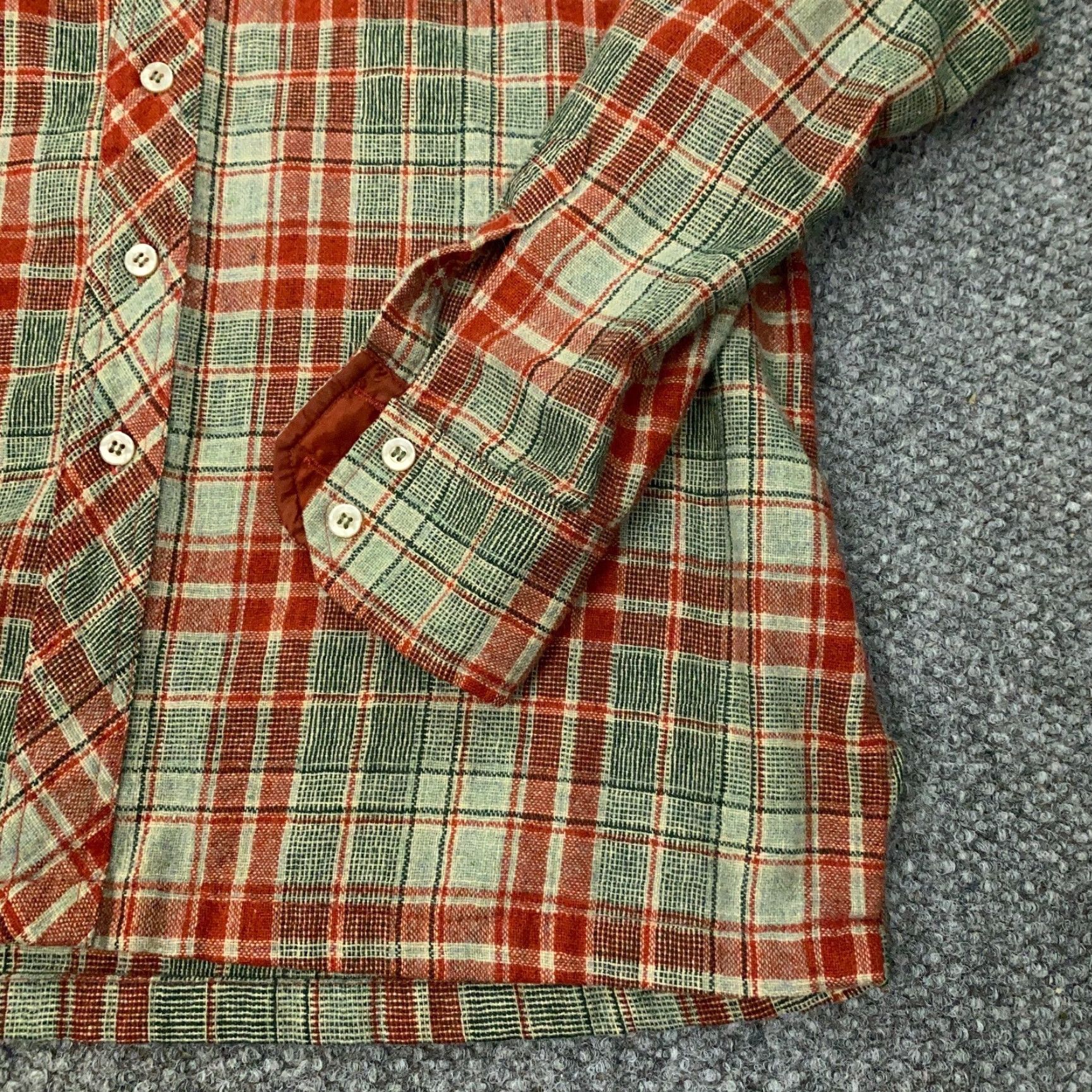 Vintage VINTAGE Chemise Et Cie Flannel Shirt Mens L Red Plaid Lined 70s Button-Up Shirt Mens L Red Plaid 70s Retro Shirt Size US L / EU 52-54 / 3 - 5 Thumbnail