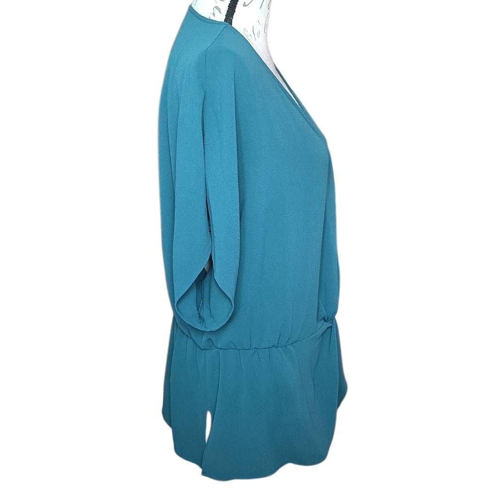Vince Camuto Vince Camuto Women's Size Large Green V-Neck Flounce Blouse Size L / US 10 / IT 46 - 5 Thumbnail