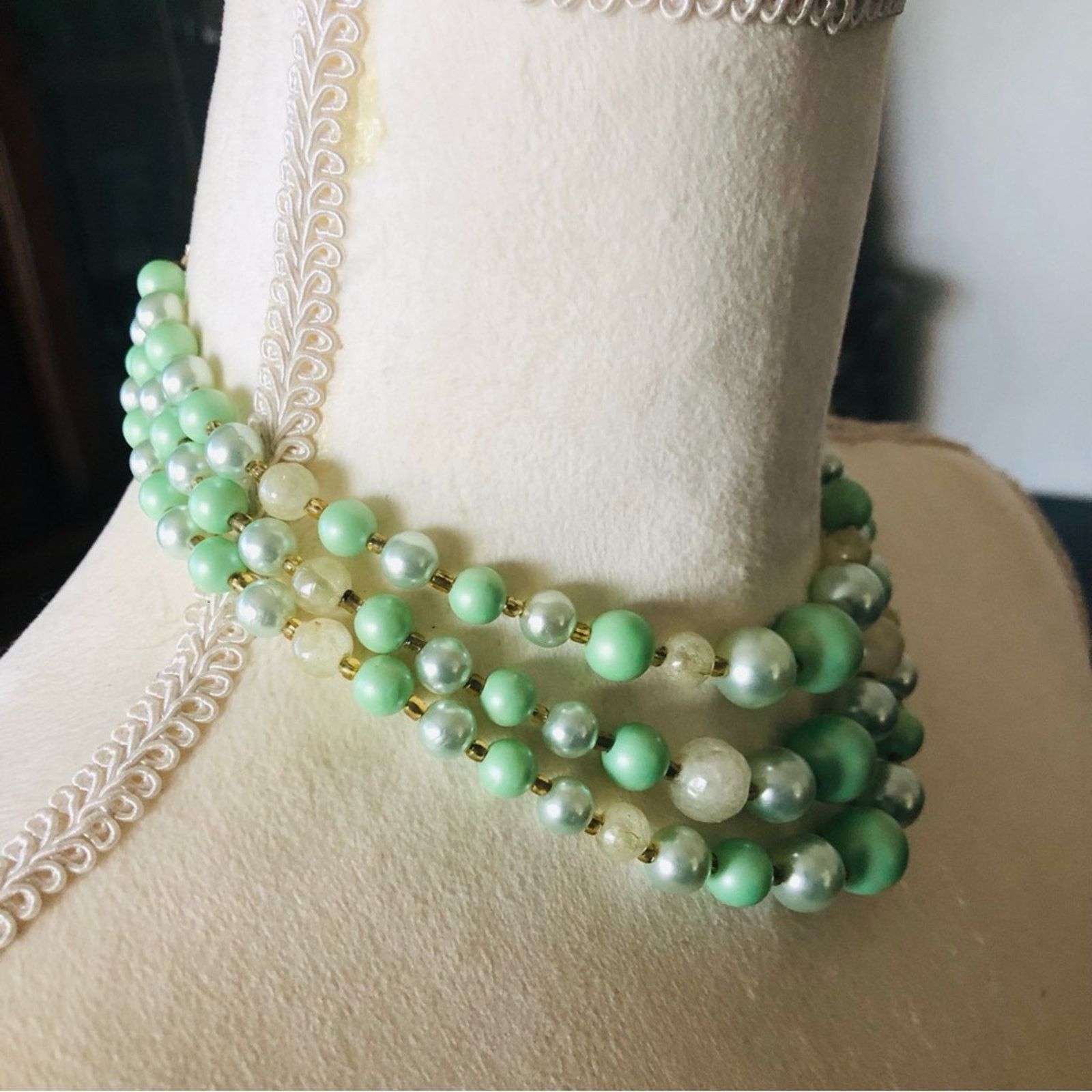 Vintage Vintage mid century mint green pearl bead necklace Size ONE SIZE - 3 Thumbnail