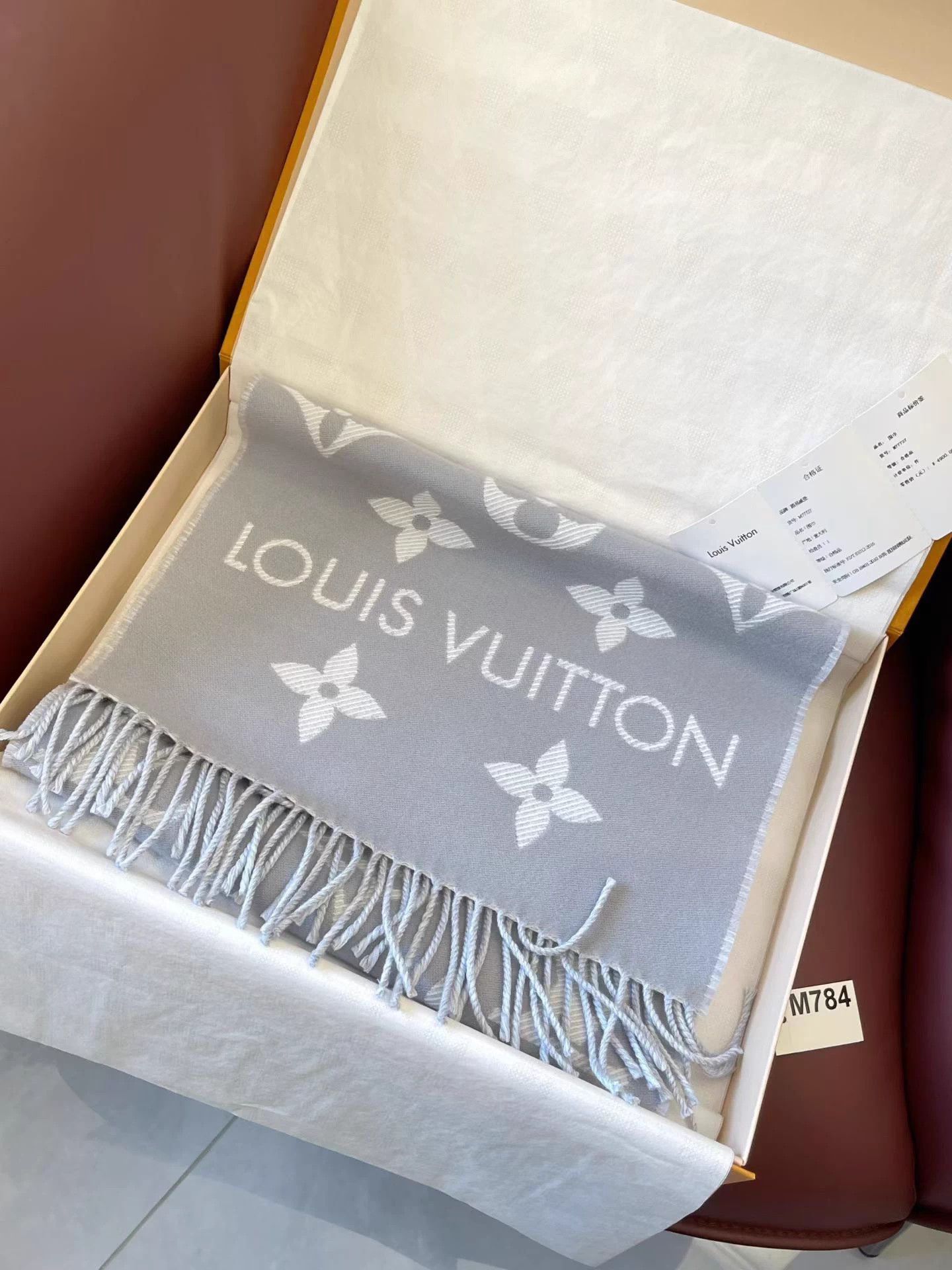 Louis Vuitton LV Wool Gray Logo Scarf M784 Size ONE SIZE - 2 Thumbnail