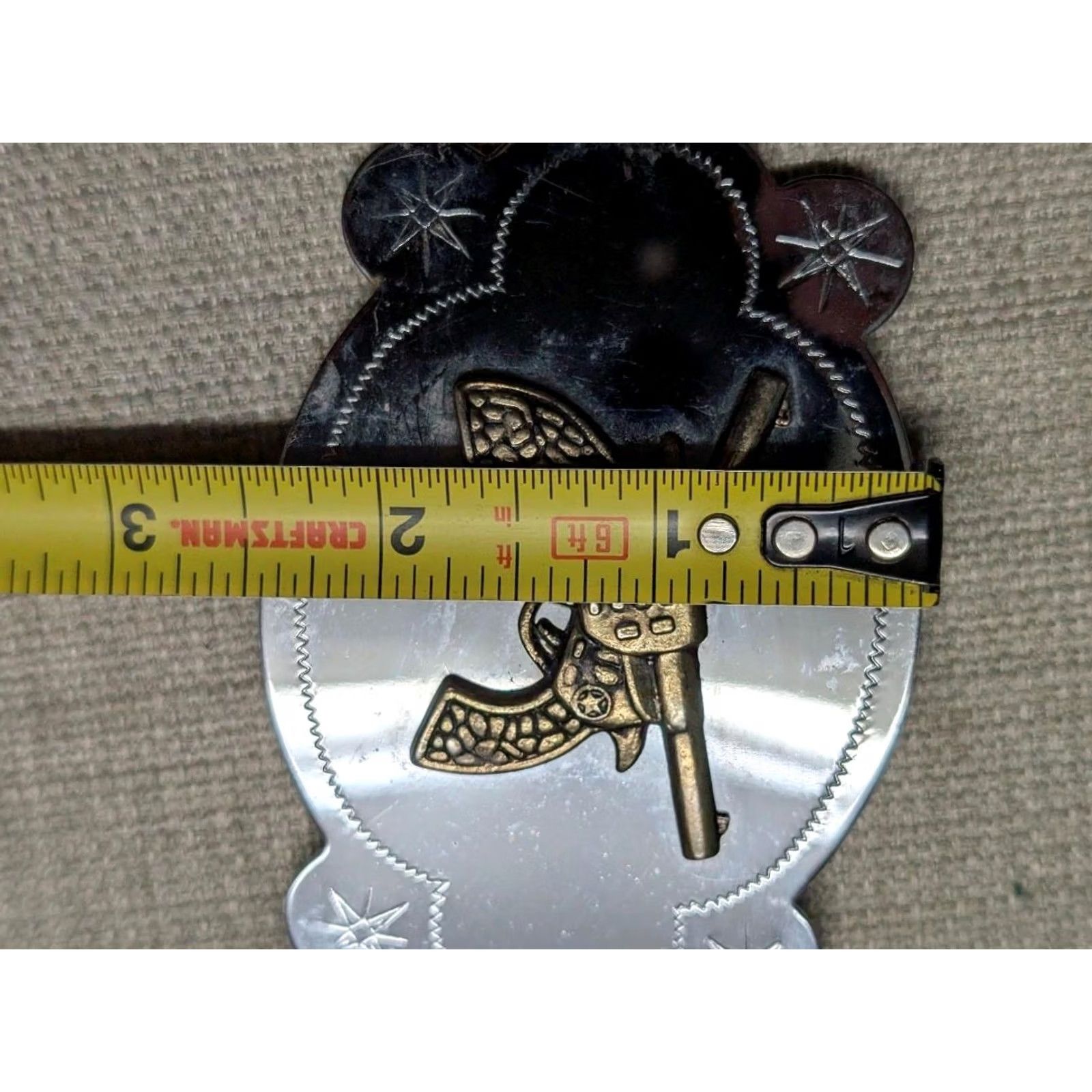 Vintage VINTAGE Chrome belt buckle PISTOLS guns WESTERN cowboy RODEO Men belt buckle Chrome Metal Southwestern Guns 3.5" 1.75" fit Boys, Mens Size ONE SIZE - 4 Thumbnail
