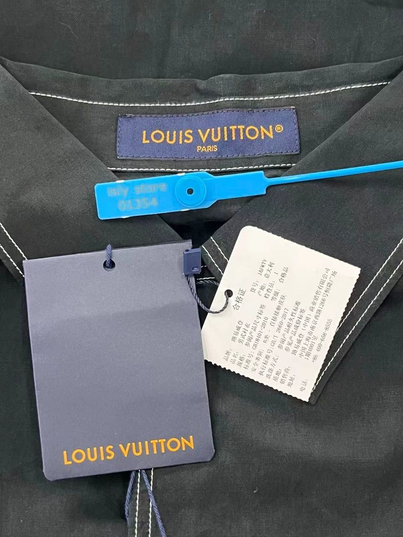 Louis Vuitton Louis Vuitton Letter Logo embroidered open-neck, single-br Size US L / EU 52-54 / 3 - 4 Thumbnail