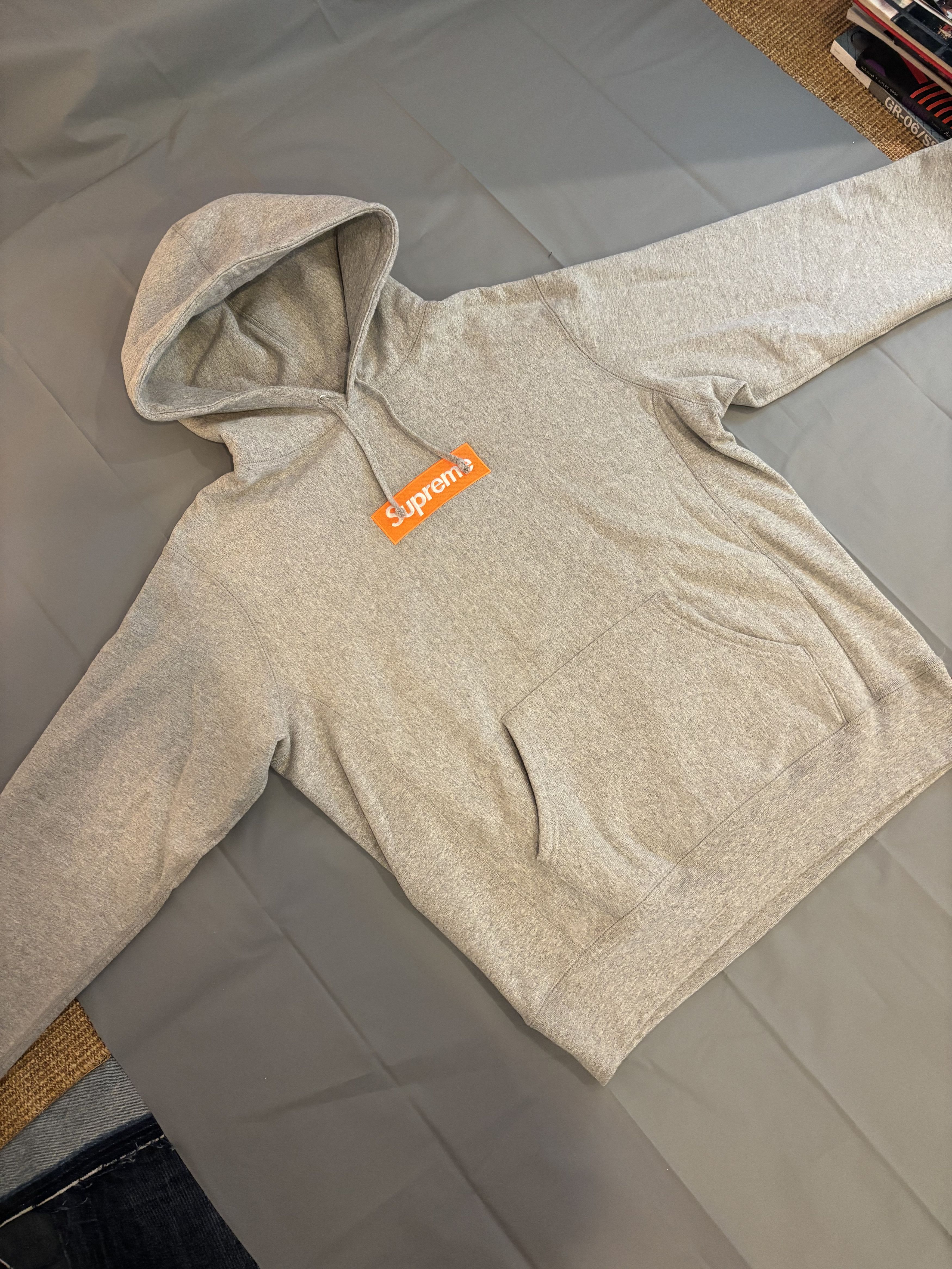 Supreme Sweat à capuche Supreme gris logo orange en tbe Size US L / EU 52-54 / 3 - 2 Thumbnail
