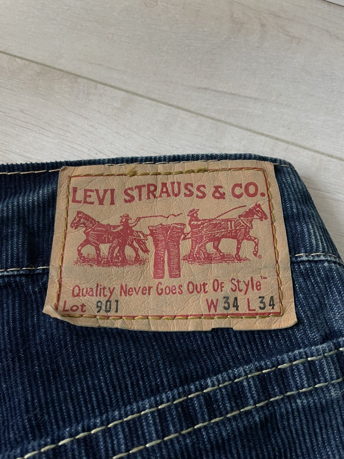 Levi's Vintage Levi’s 901 Denim Jeans 90’s Dark Blue Bootcut RARE Size US 34 / EU 50 - 8 Thumbnail