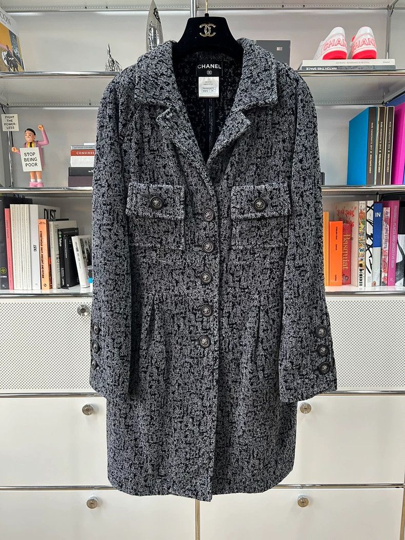 Chanel Chanel Black and White Long Coat with Belt - dmc Size US XXS / EU 40 - 1 Thumbnail