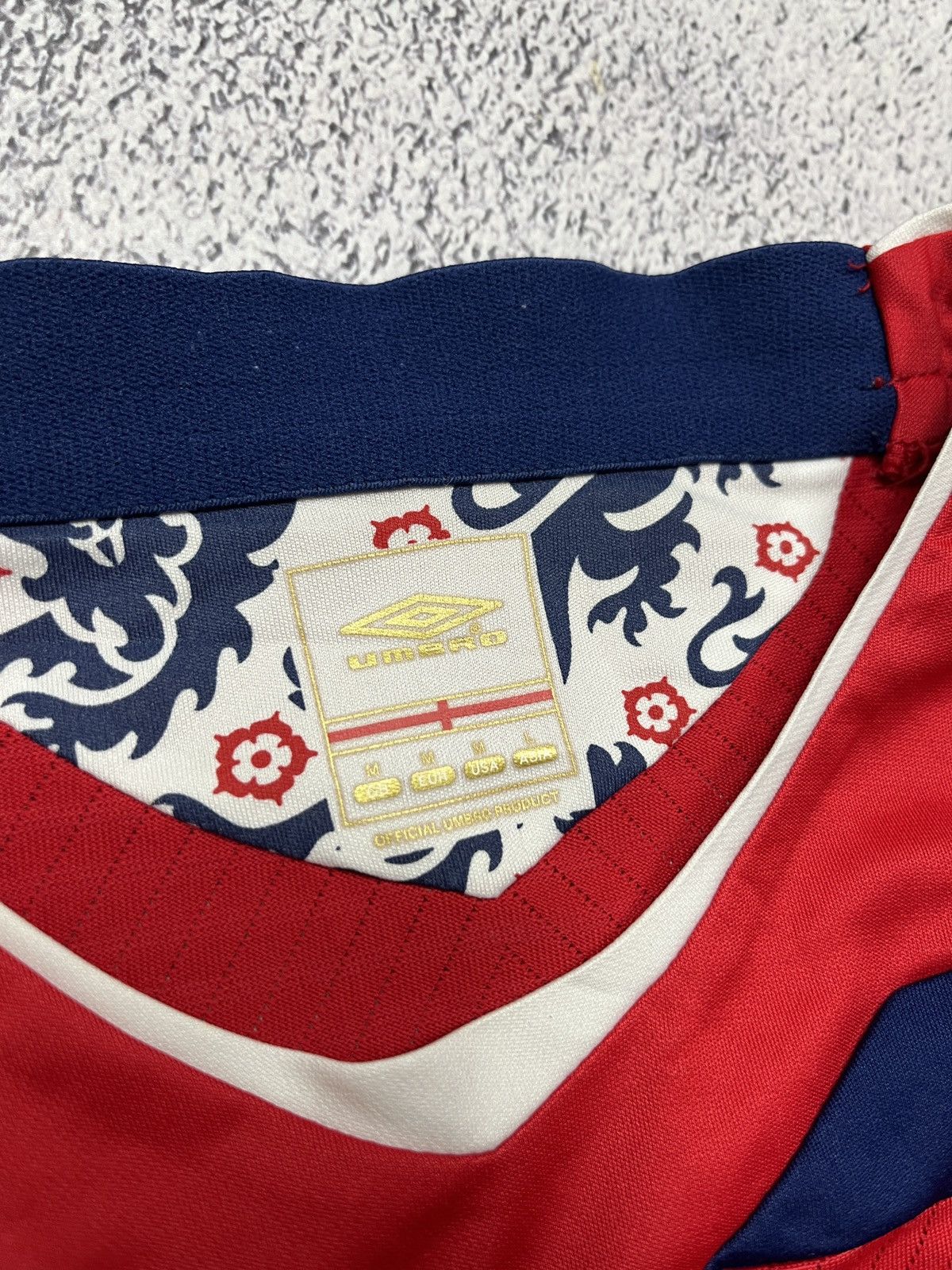 Umbro England 2008-2009 Away Soccer Jersey Football T-shirt Y2k Size US M / EU 48-50 / 2 - 7 Thumbnail