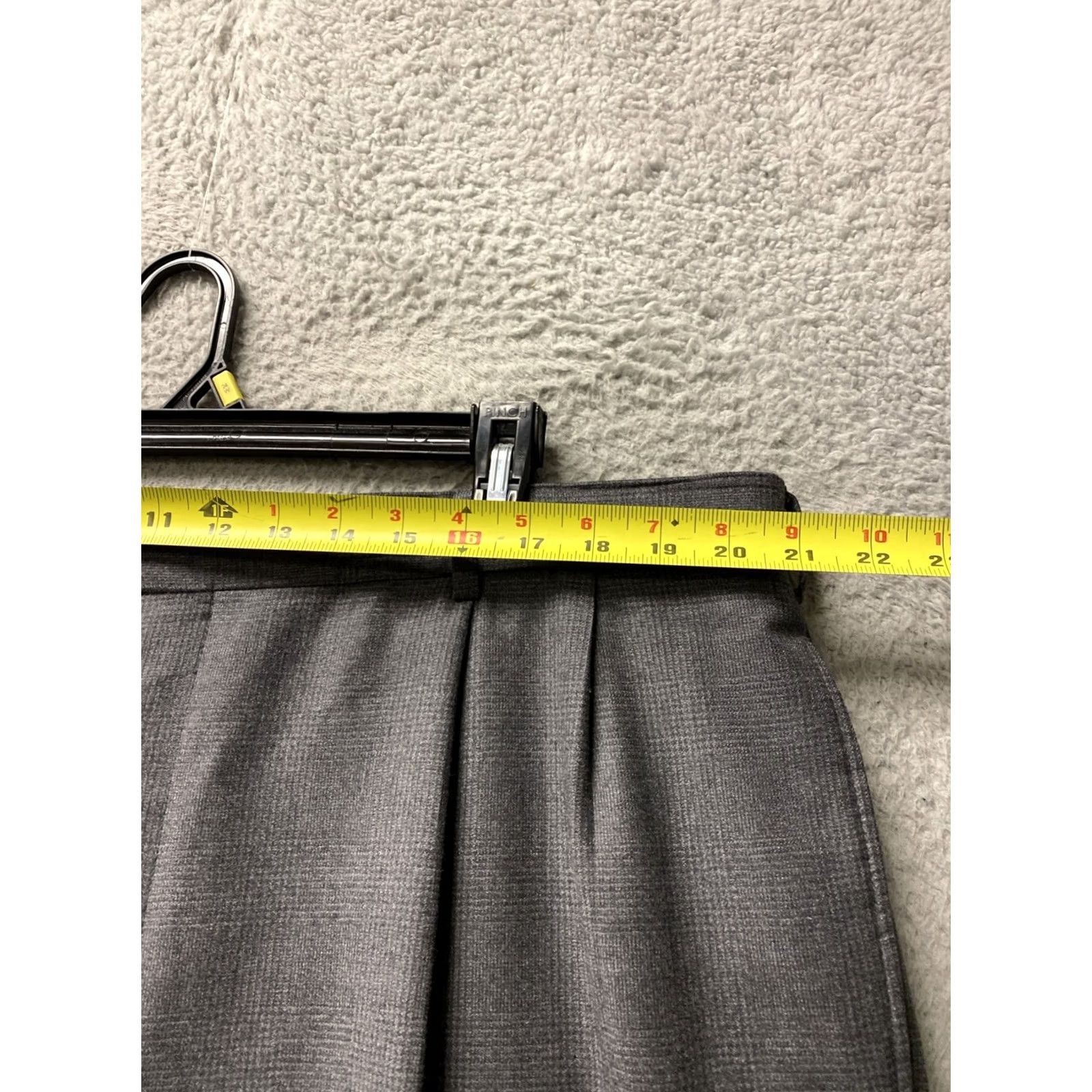Jos. A. Bank Jos. A. Bank Dress Pants Men 32x30 Gray Glenn Plaid Wool /0847 Pants Regular 40 in Waist Gray Dress Pants Men Slim Flat Front Slash Pockets Pocket Size US 42 / EU 58 - 4 Thumbnail
