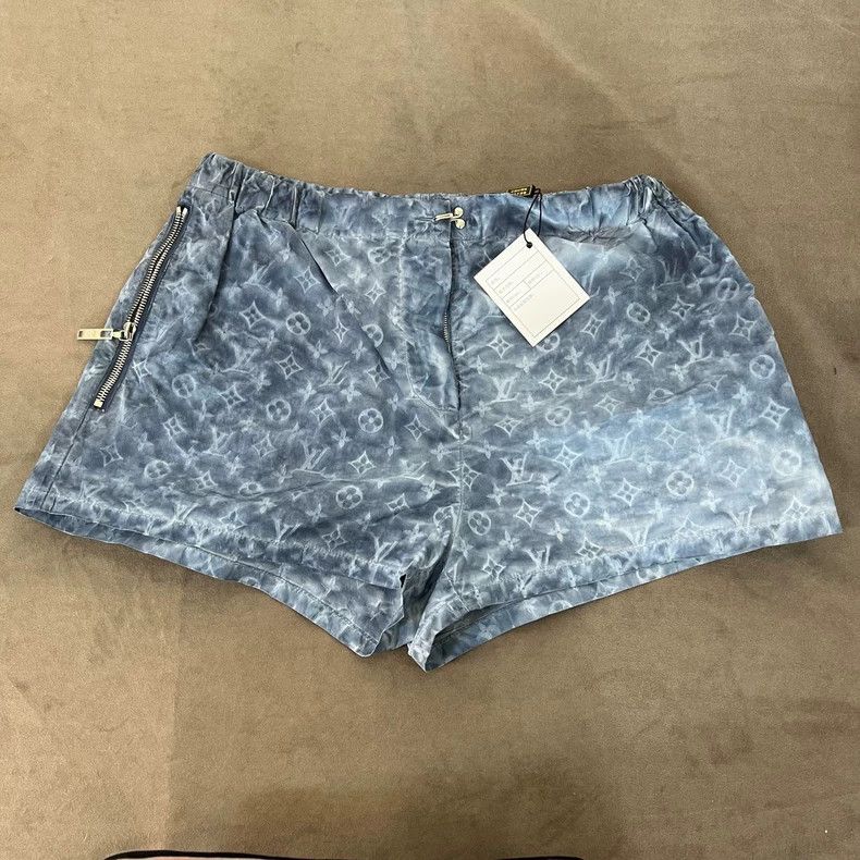 Louis Vuitton Louis Vuitton Blue tie-dye full print shorts Size US 40 / EU 56 - 1 Thumbnail