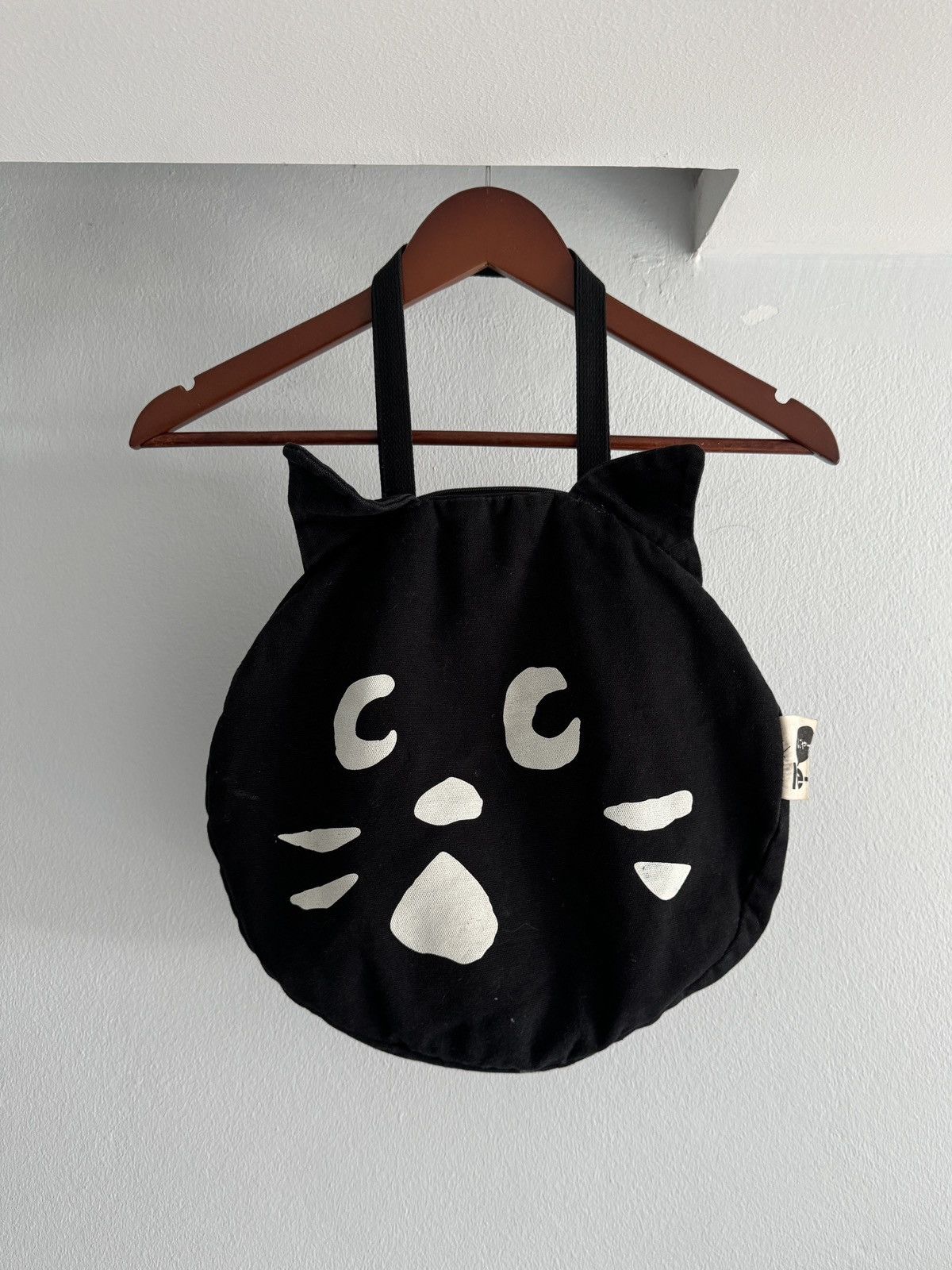 Issey Miyake × Ne-Net Ne-Net by Issey Miyake Iconic Cat ‘Nya’ Tote Bag Size ONE SIZE - 1 Thumbnail