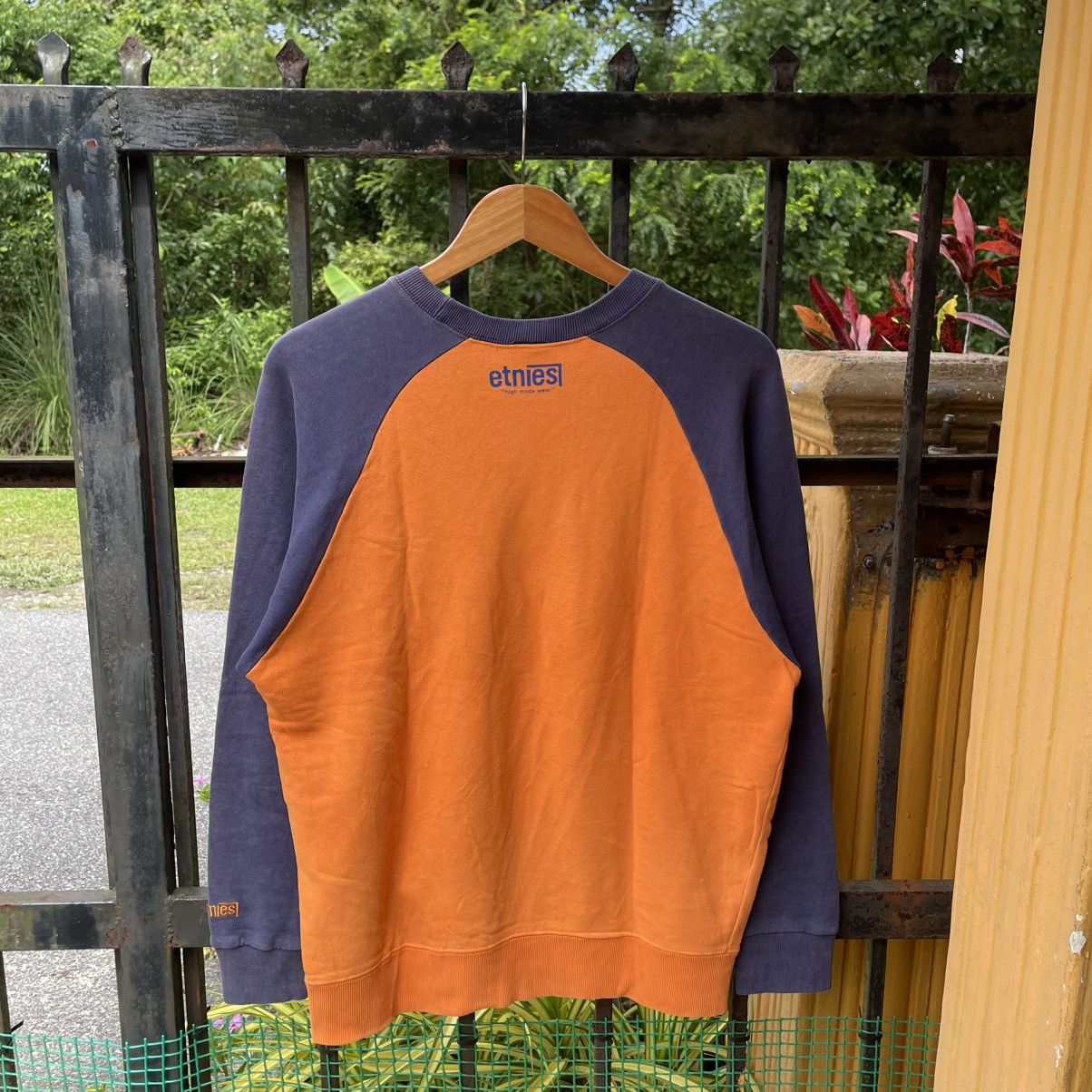 Etnies 🔥Vintage 90s Etnies Skateboard Center Logo Sweatshirts Size US M / EU 48-50 / 2 - 2 Thumbnail