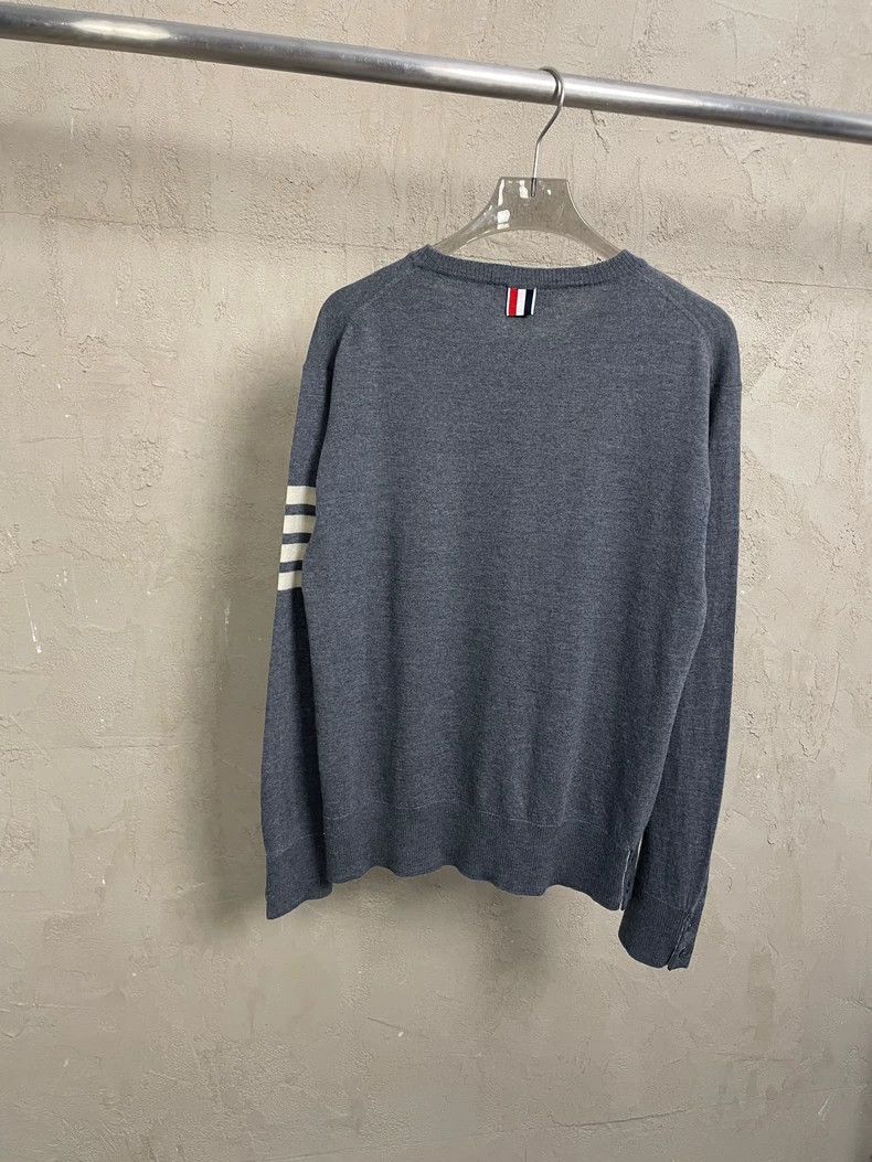 Thom Browne Thom Browne size3 A wool sweater Size US L / EU 52-54 / 3 - 2 Thumbnail