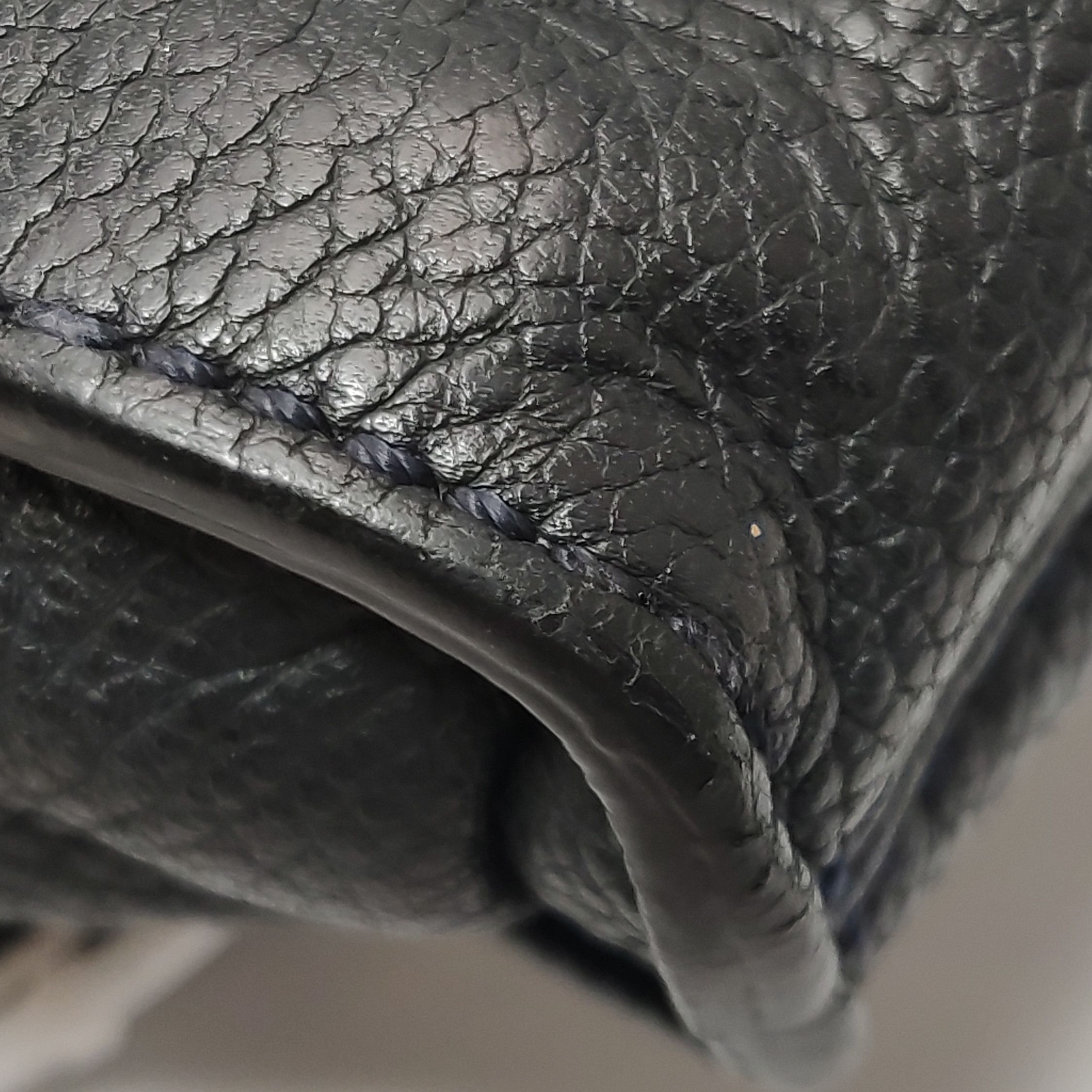 Louis Vuitton Louis Vuitton (LV) Empreinte leather solid color embossed m Size ONE SIZE - 6 Thumbnail