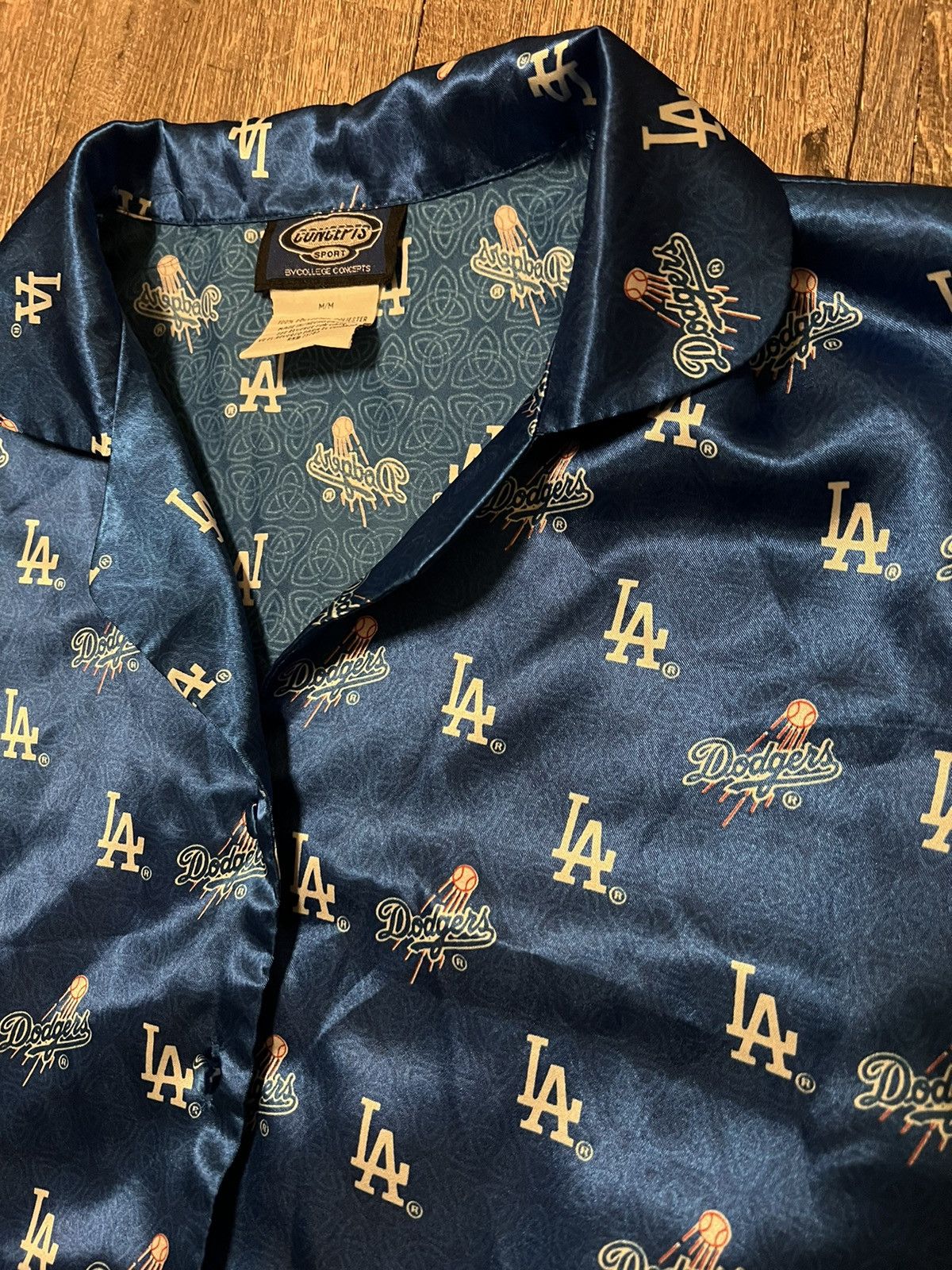 MLB Dodgers Satin Button Blouse Shirt size medium Size M / US 6-8 / IT 42-44 - 2 Thumbnail