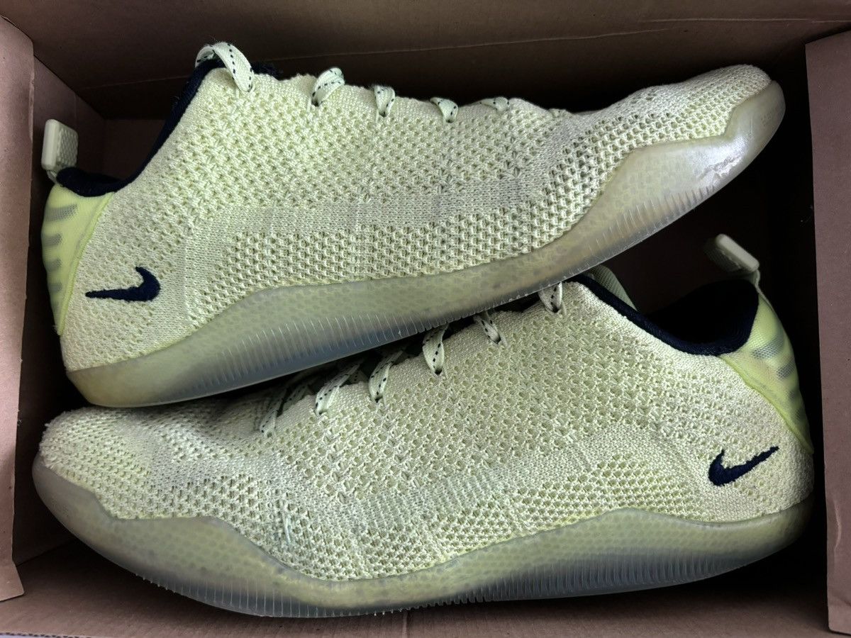 Nike Kobe 11 low ‘Ghost Of Christmas Past’ Size 10 Size US 10 / EU 43 - 9 Thumbnail