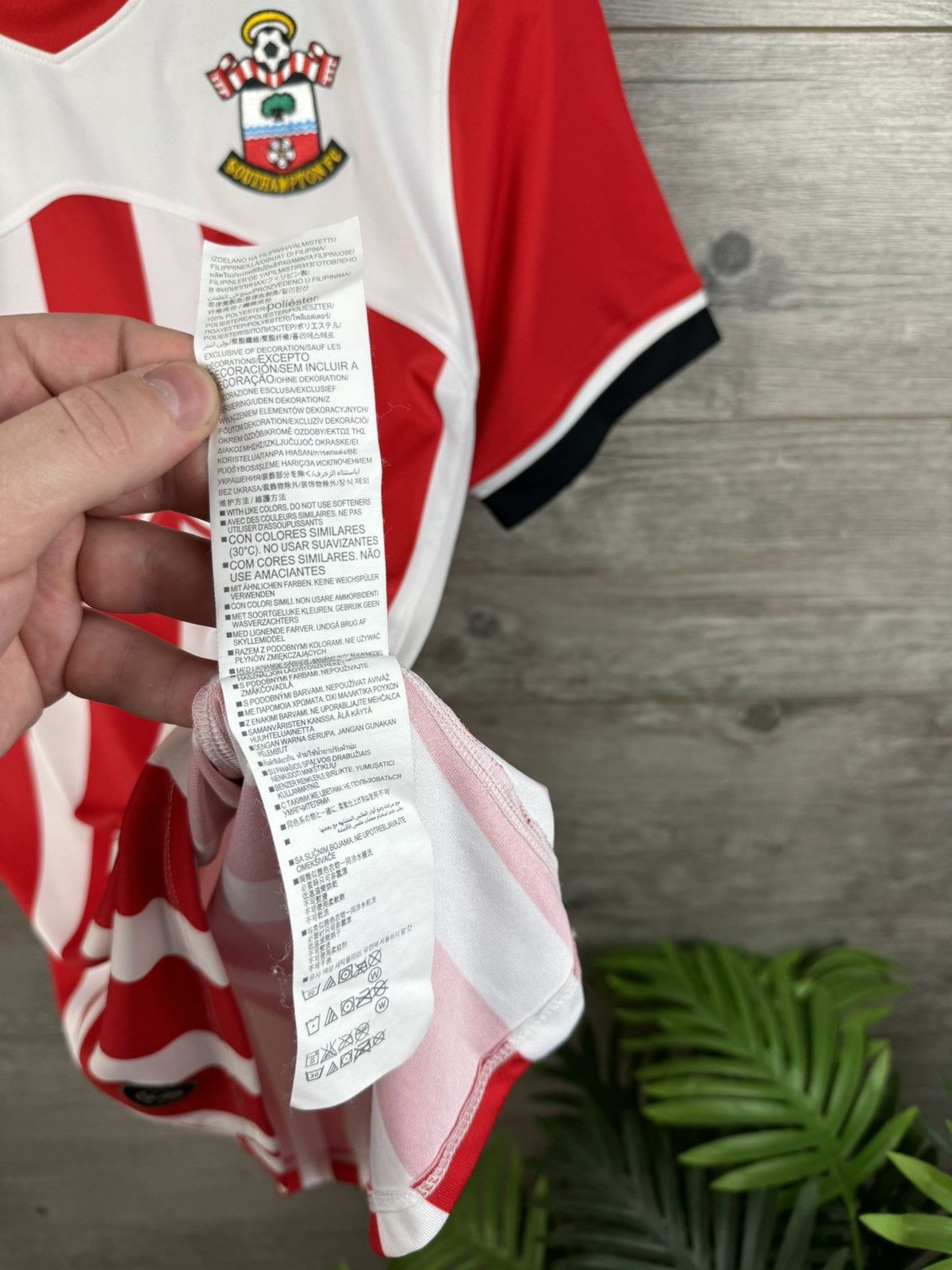 Under Armour SOUTHAMPTON 2016 2017 SHIRT FOOTBALL SOCCER UNDER ARMOUR Size US S / EU 44-46 / 1 - 9 Thumbnail