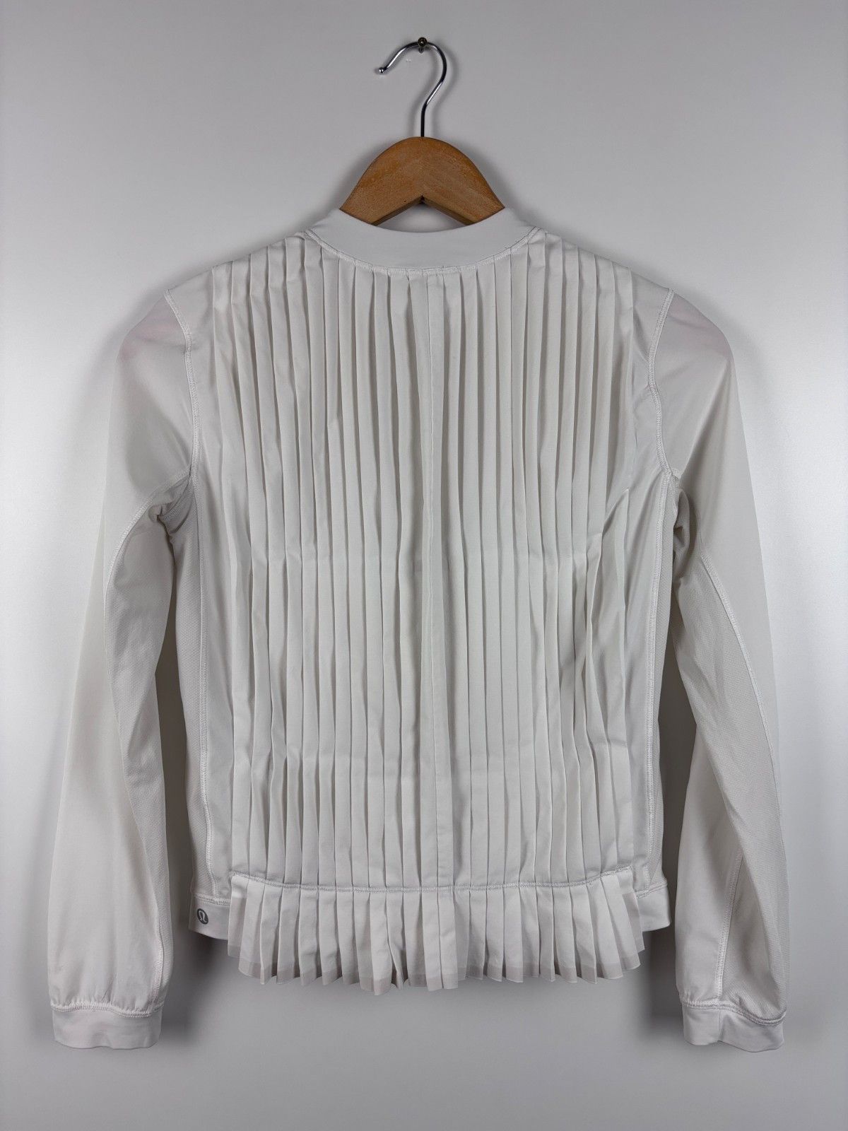 Lululemon Womens Lululemon Track Zip Jacket White Size ~XS Size S / US 4 / IT 40 - 7 Thumbnail