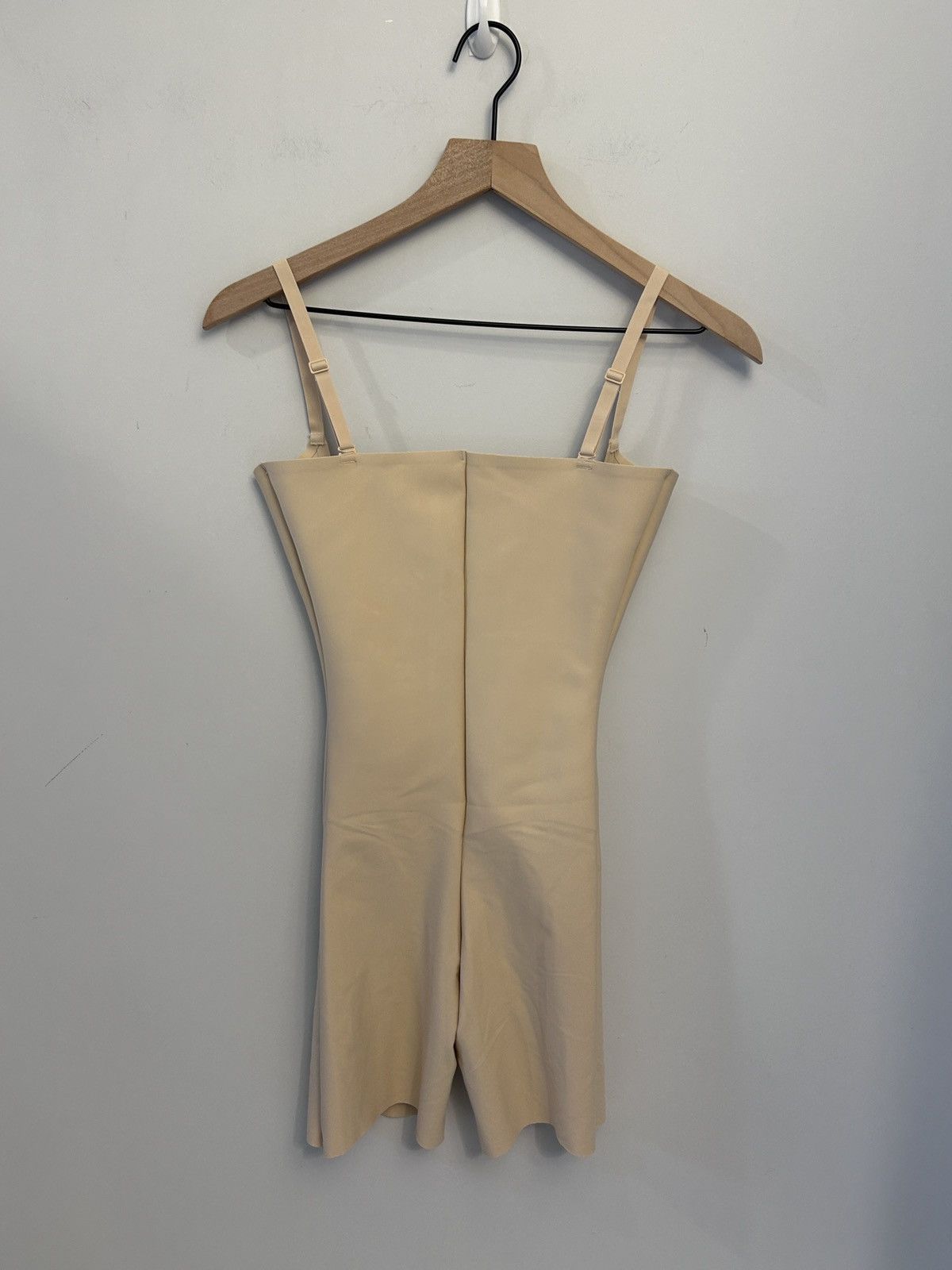 SKIMS SKIMS Body Zoned Open Bust Mid Thigh Bodysuit Large Sand NWT Size L / US 10 / IT 46 - 4 Thumbnail